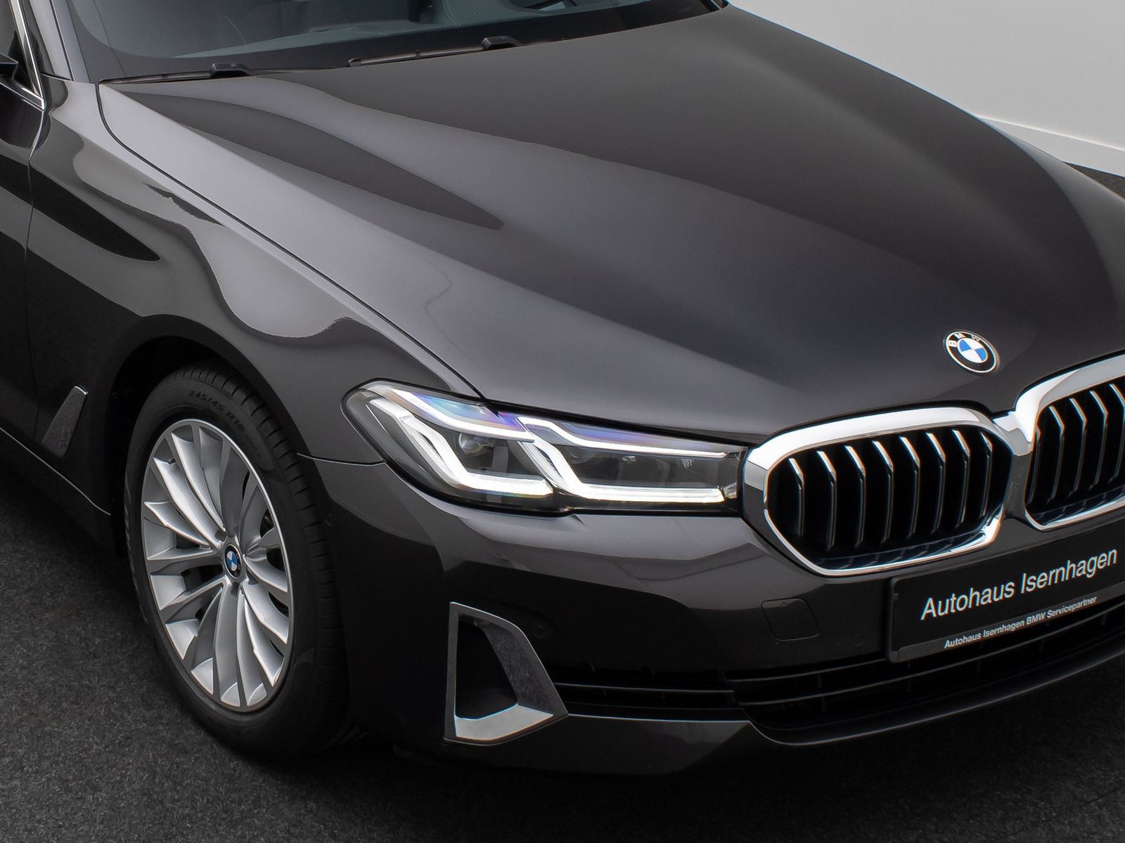 Fahrzeugabbildung BMW 520d Luxury Line DAB Kamera HUD Laser SoftClose
