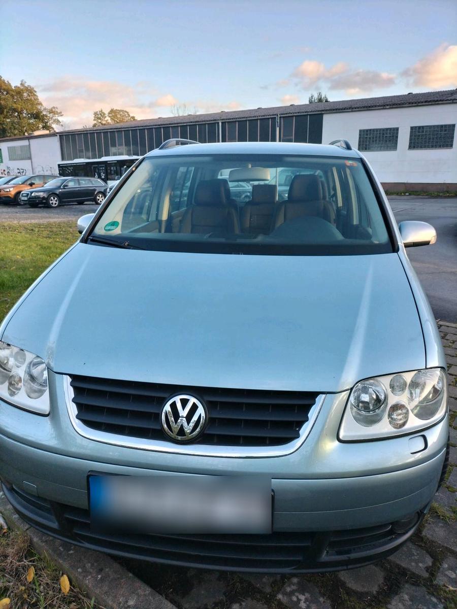 Volkswagen Touran 2006 — rear view