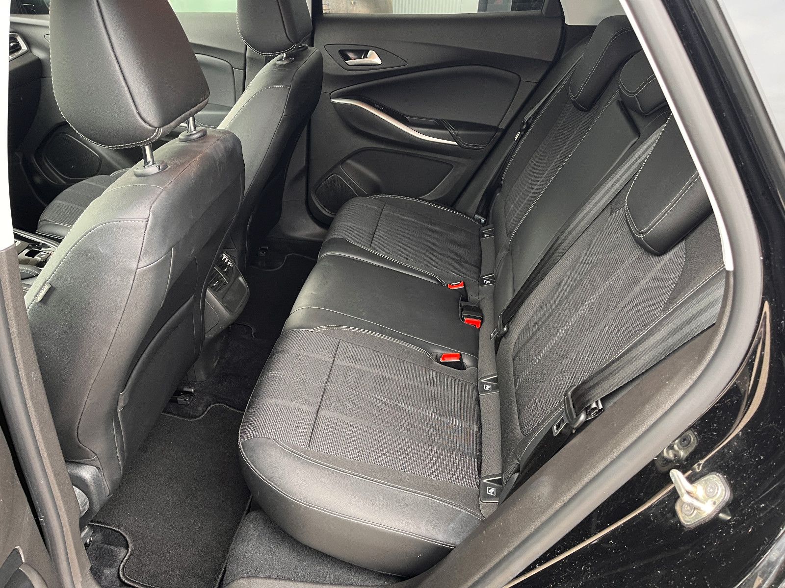 Fahrzeugabbildung Opel Grandland GS-Line 1.2 Automatik