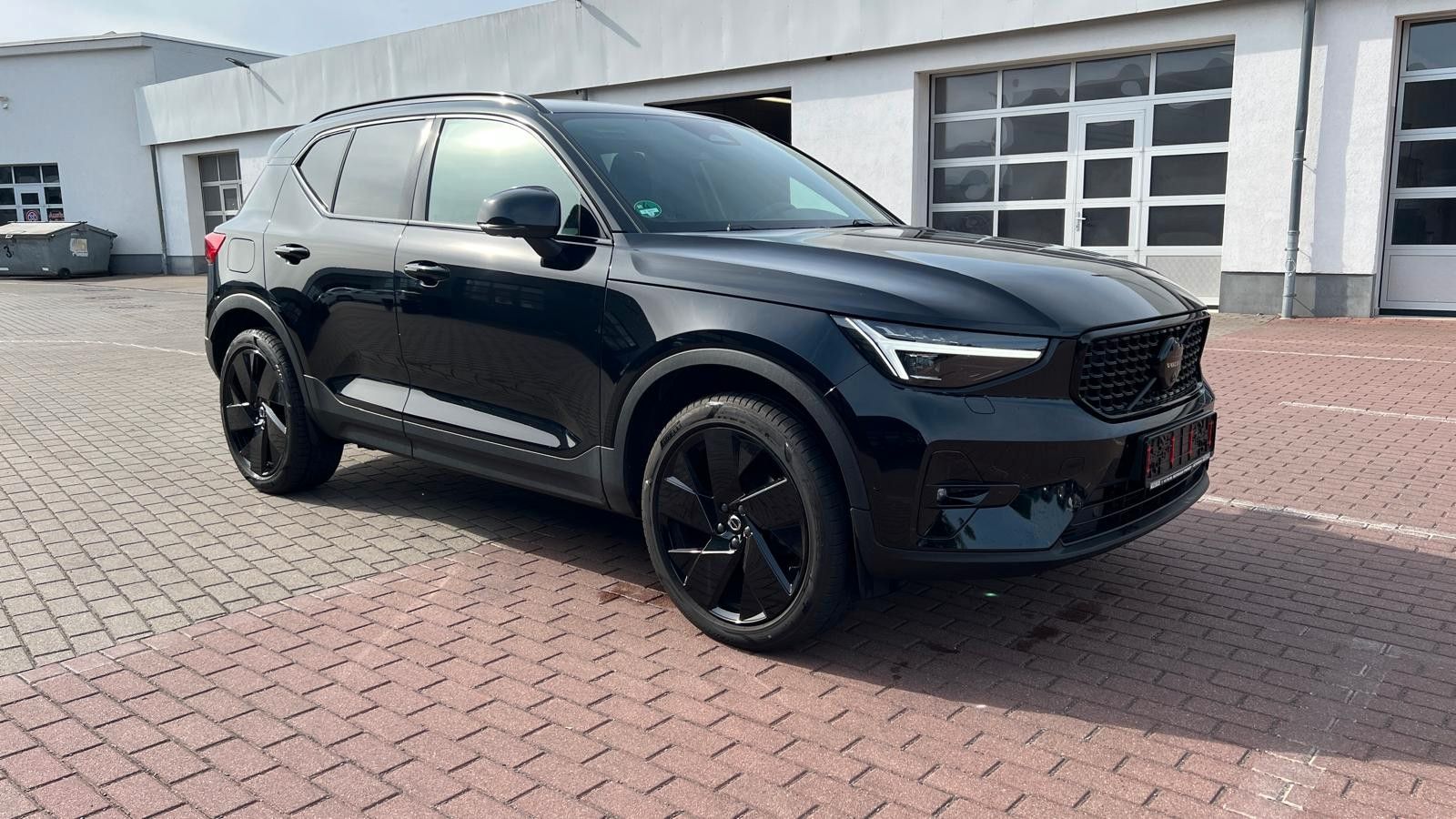 Fahrzeugabbildung Volvo XC40 B3 DKG Plus Black Edition*H&K*FSHZG*360*ACC