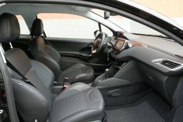 Fahrzeugabbildung Peugeot 208 Allure, Navi, Sitzheizung