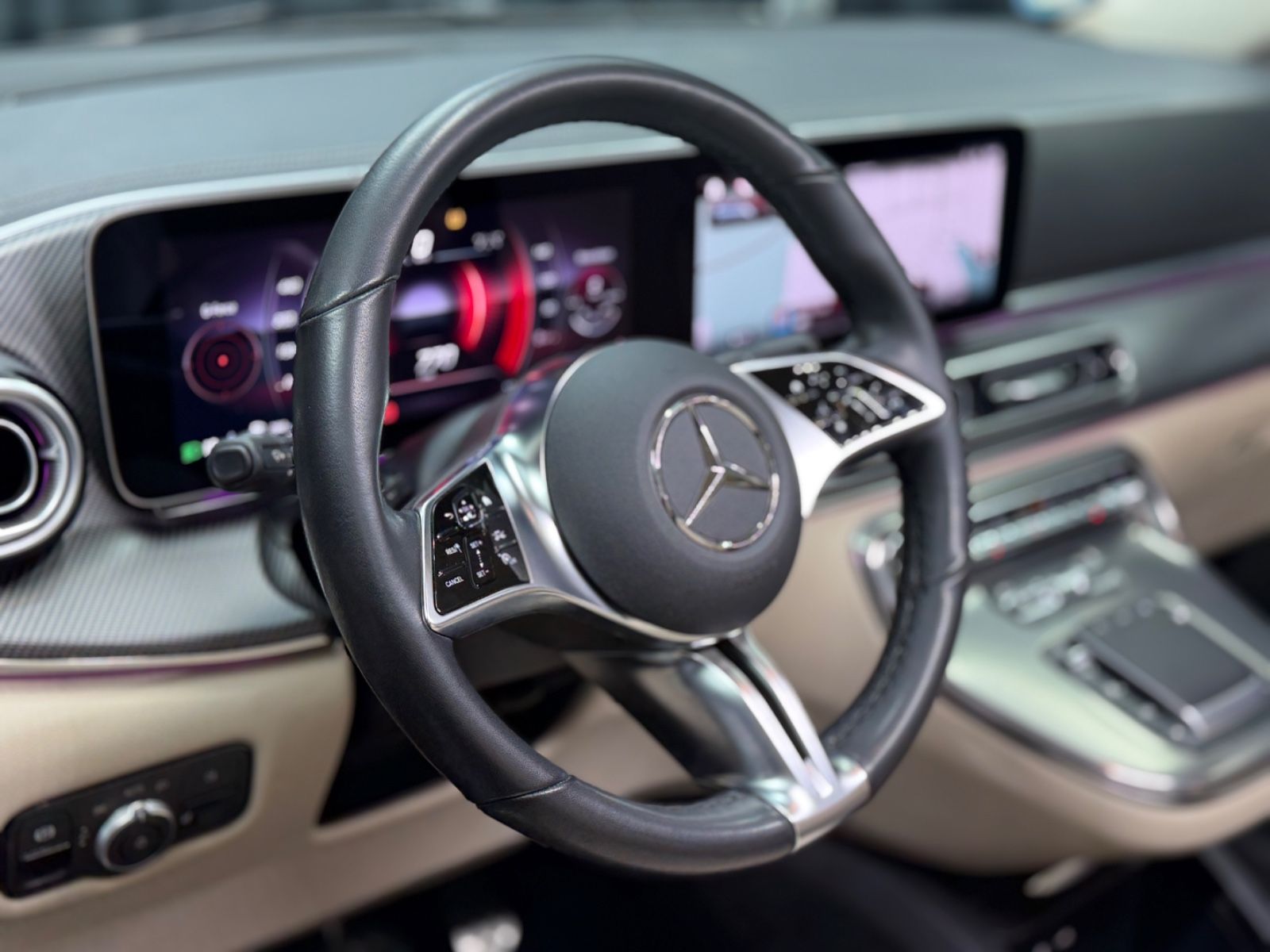 Fahrzeugabbildung Mercedes-Benz V250d lang EXCLUSIVE|AMG|BURMESTER|PANO|ACC|360°