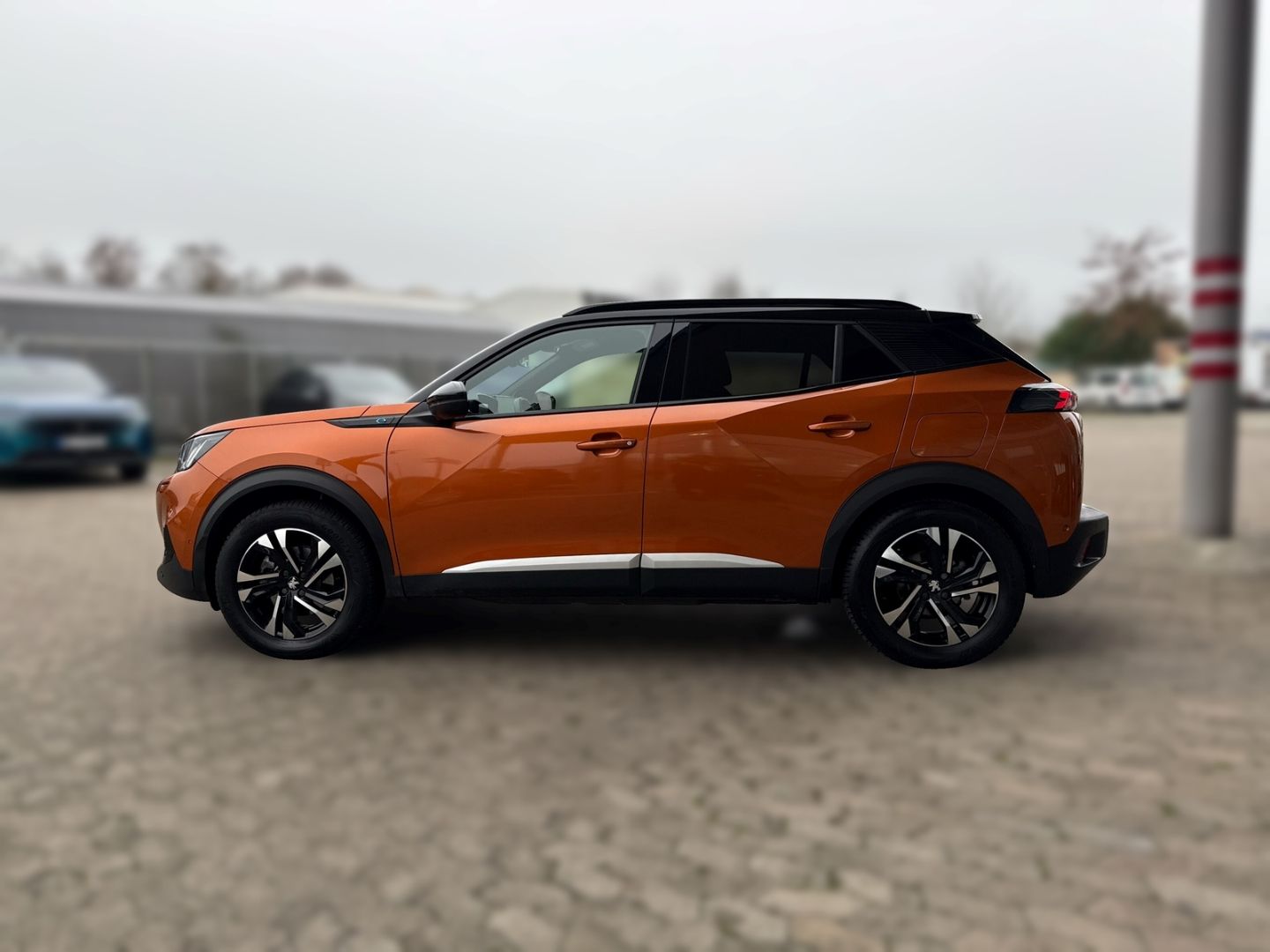 Fahrzeugabbildung Peugeot 2008 e- GT Navi Digitales Cockpit LED Apple CarP