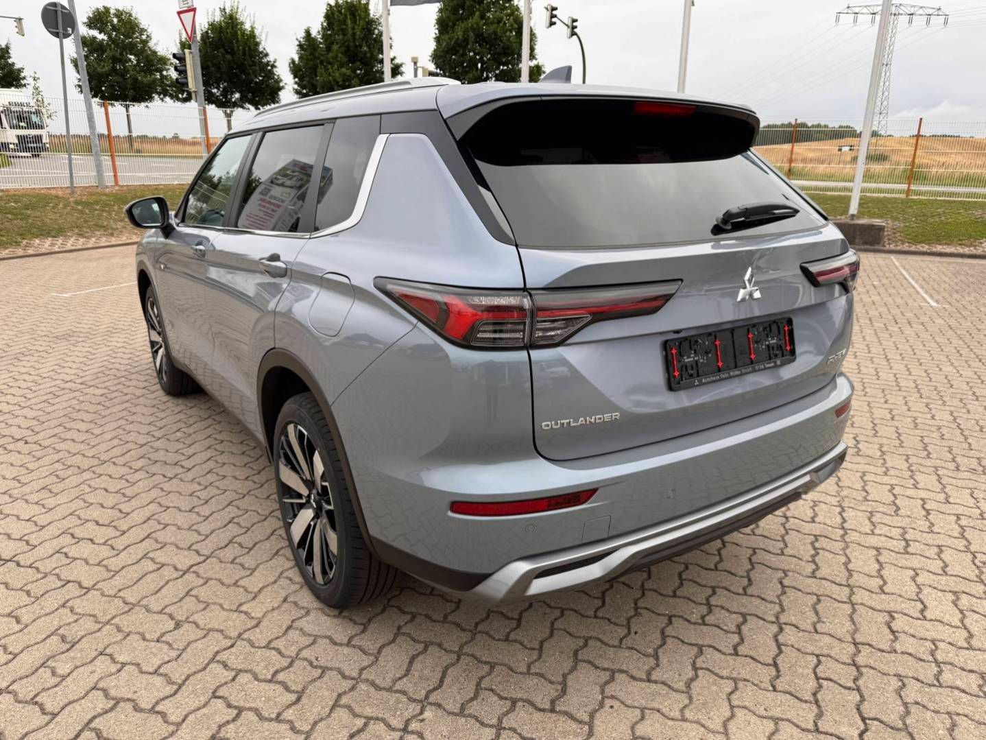 Fahrzeugabbildung Mitsubishi Outlander Plug-in Hybrid Select 2.4