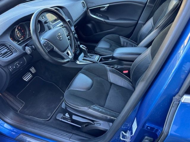 Fahrzeugabbildung Volvo V40 R Design RFK PDC KLIMA LED NAVI SHZ