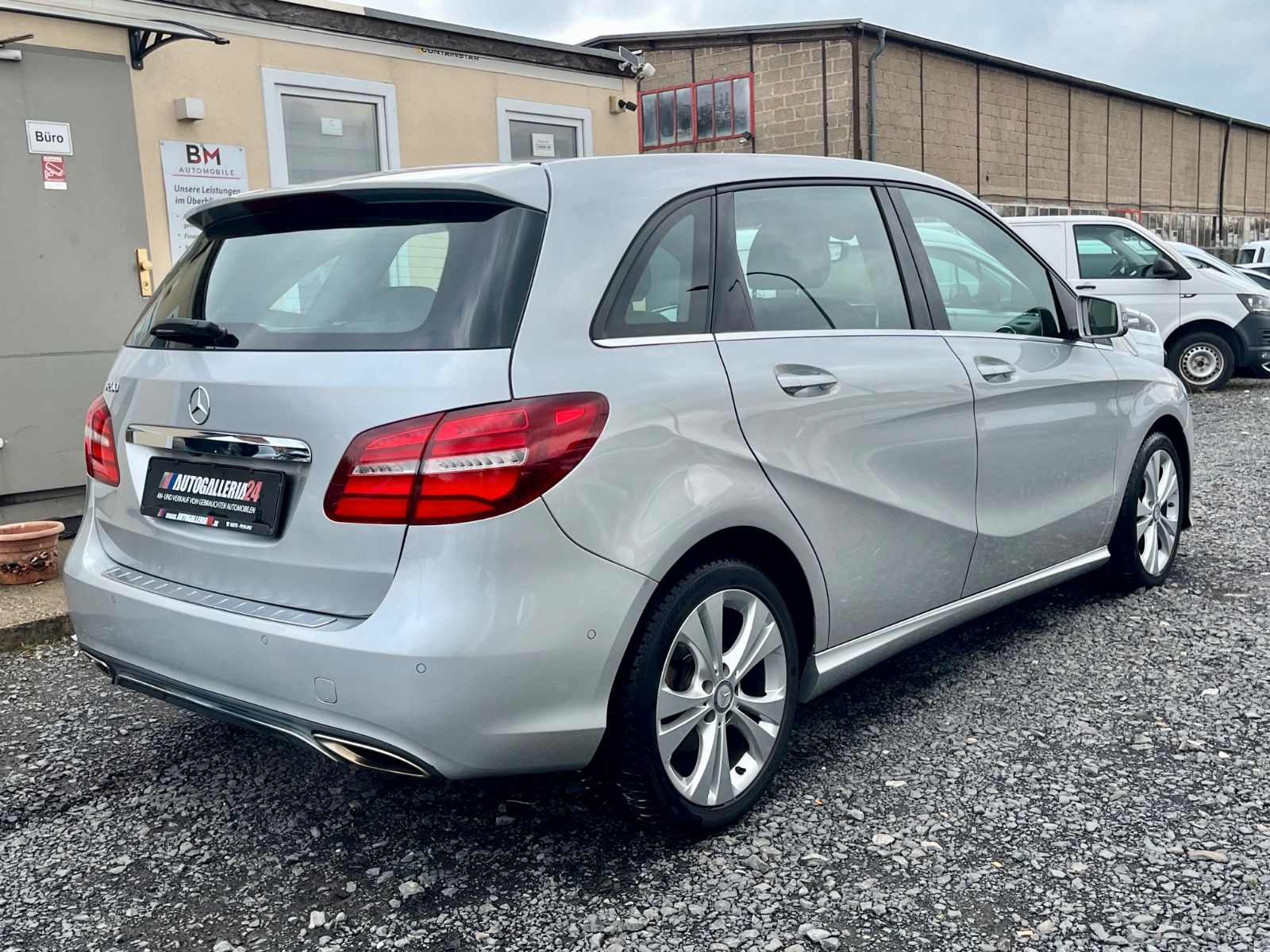 Fahrzeugabbildung Mercedes-Benz B 200 Aut. Navi Leder Pano LED SPORTSITZE Kamera