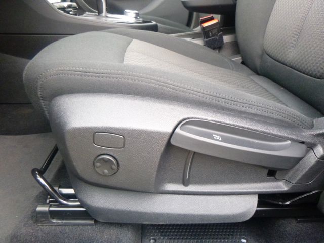 Fahrzeugabbildung BMW 220d Gran Tourer >AUT/NAV/LED/SHZ<