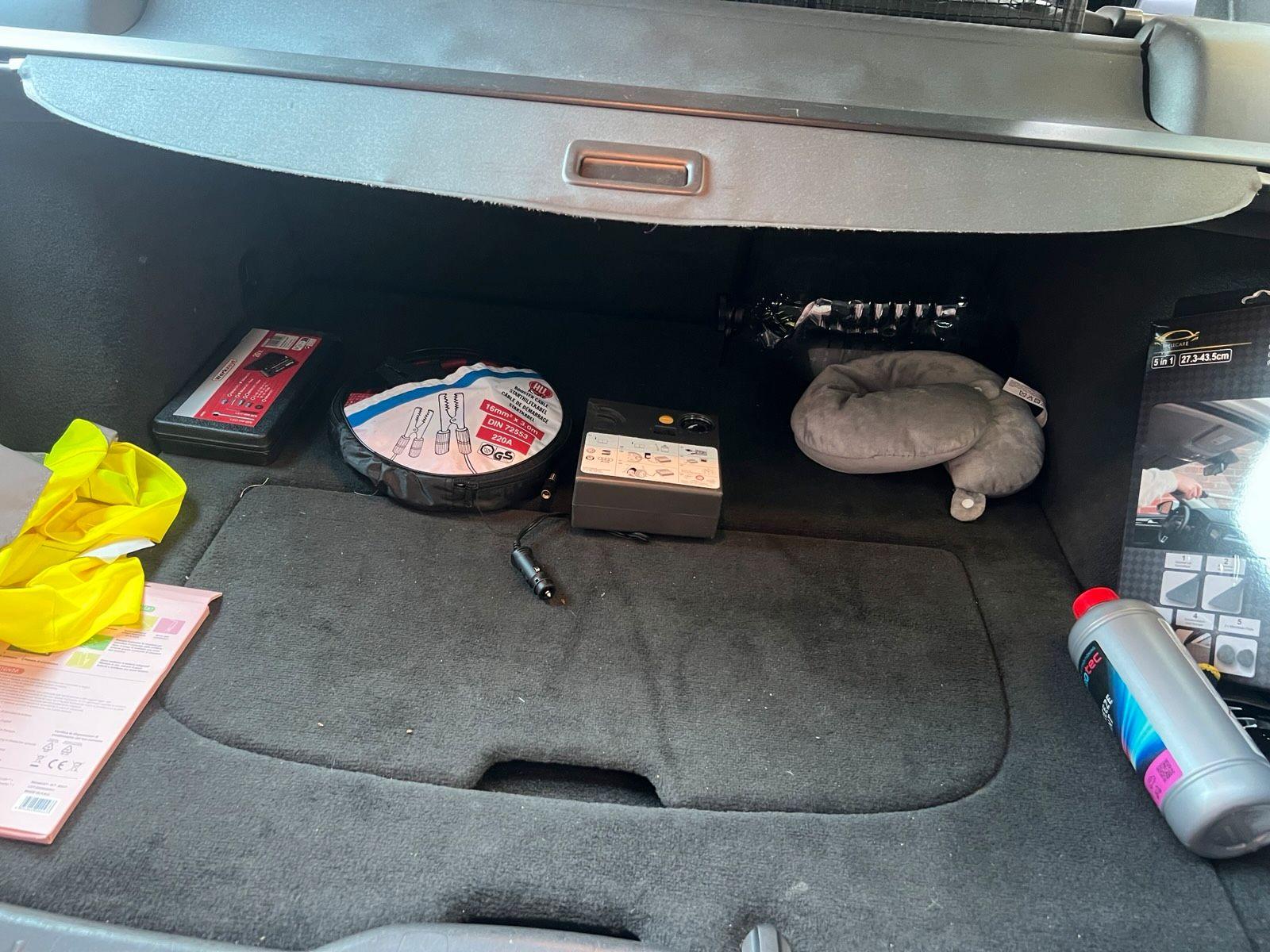 Volvo V50 2011 — photo 11