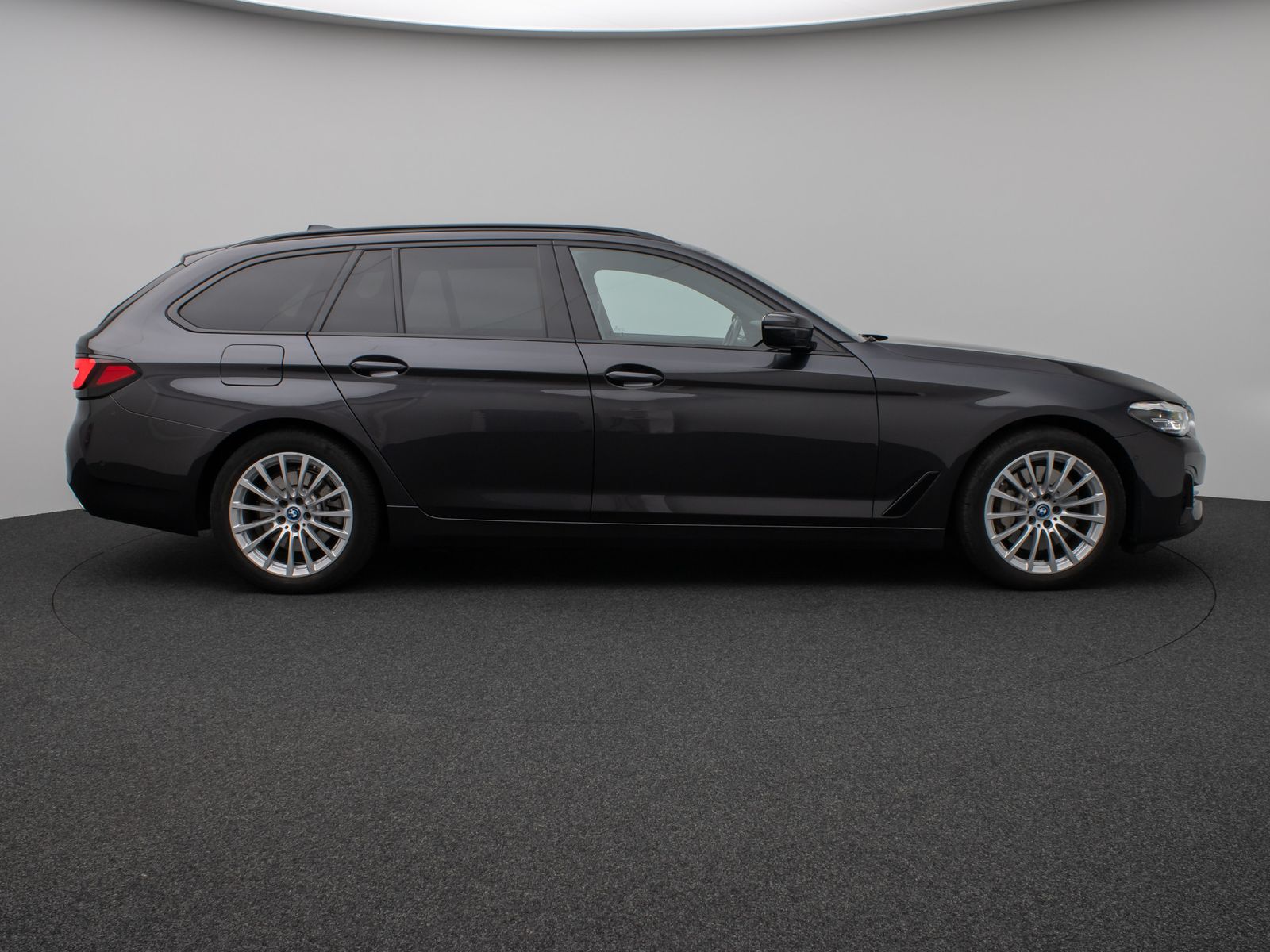 Fahrzeugabbildung BMW 530e Panorama Kamera DAB H/K WLAN Alarm Sport