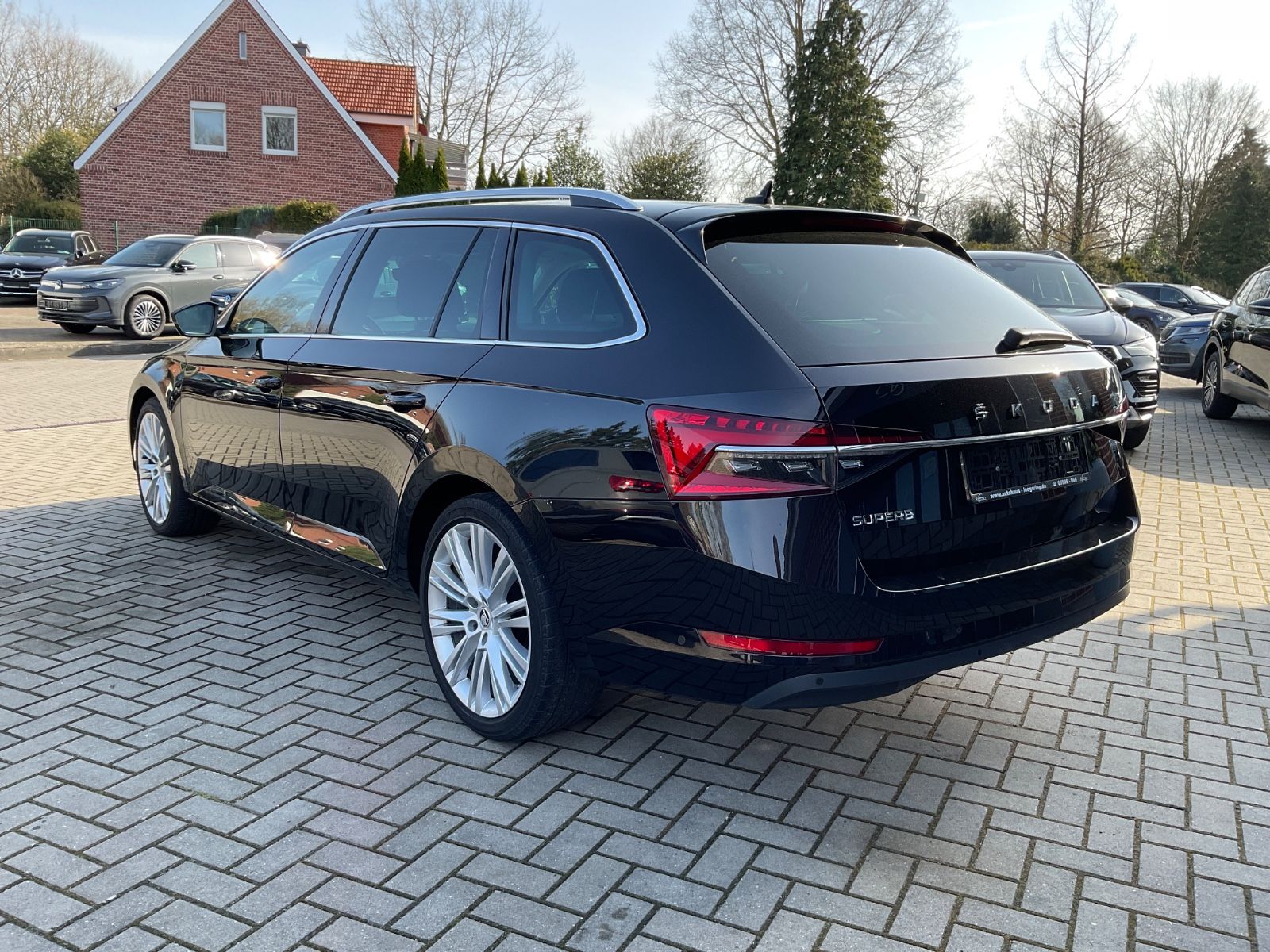 Fahrzeugabbildung SKODA Superb Combi 2.0 TDI DSG STYLE,Standheizung,Car