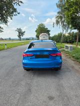 Audi RS3 Limousine Arablau 2.5 TFSI S tronic quattro - blaue Audi RS3