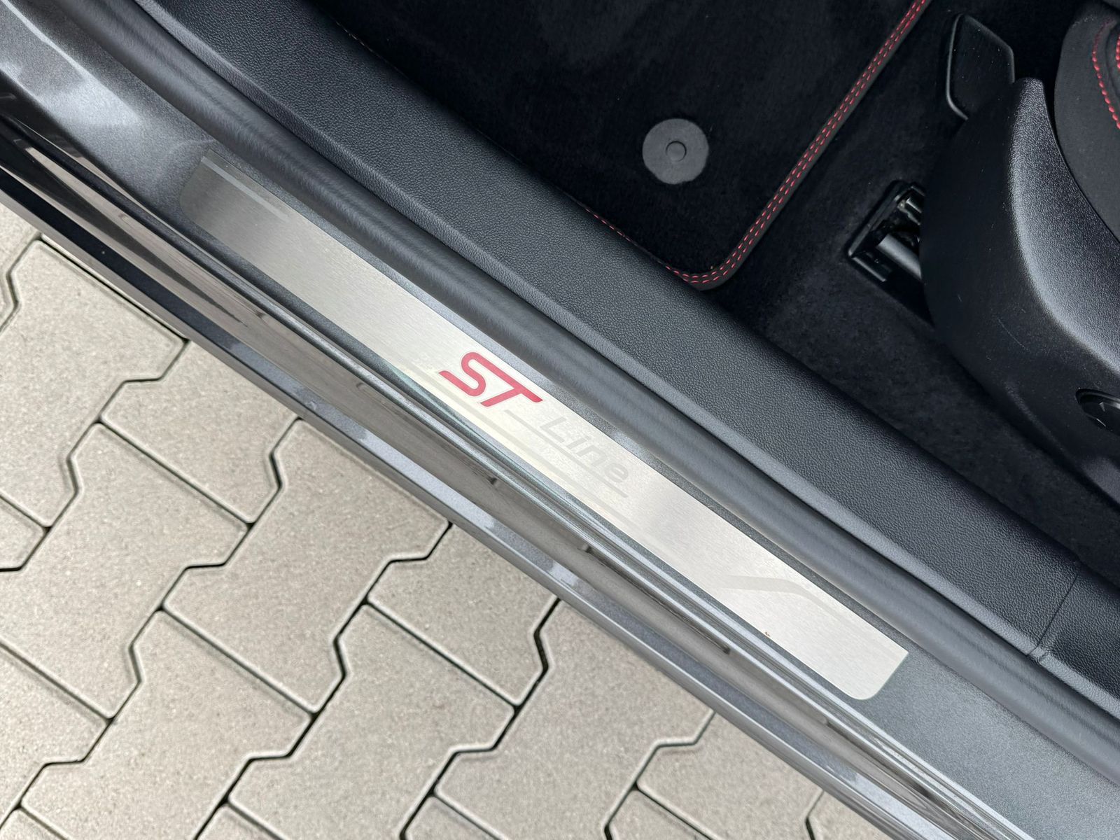 Fahrzeugabbildung Ford Focus 1.0 ST-Line X MATRIX*B&amp;O*ACC*KAM*APP*LHZ