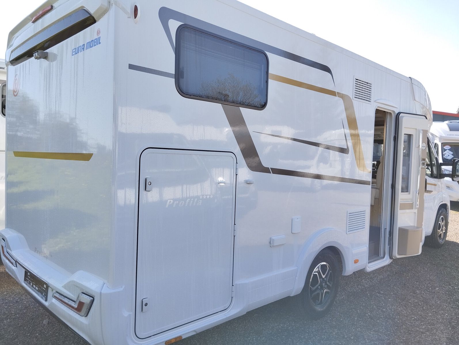 Fahrzeugabbildung Eura Mobil Profila T PT 720 EF MondialPakete 180PSAutomatik