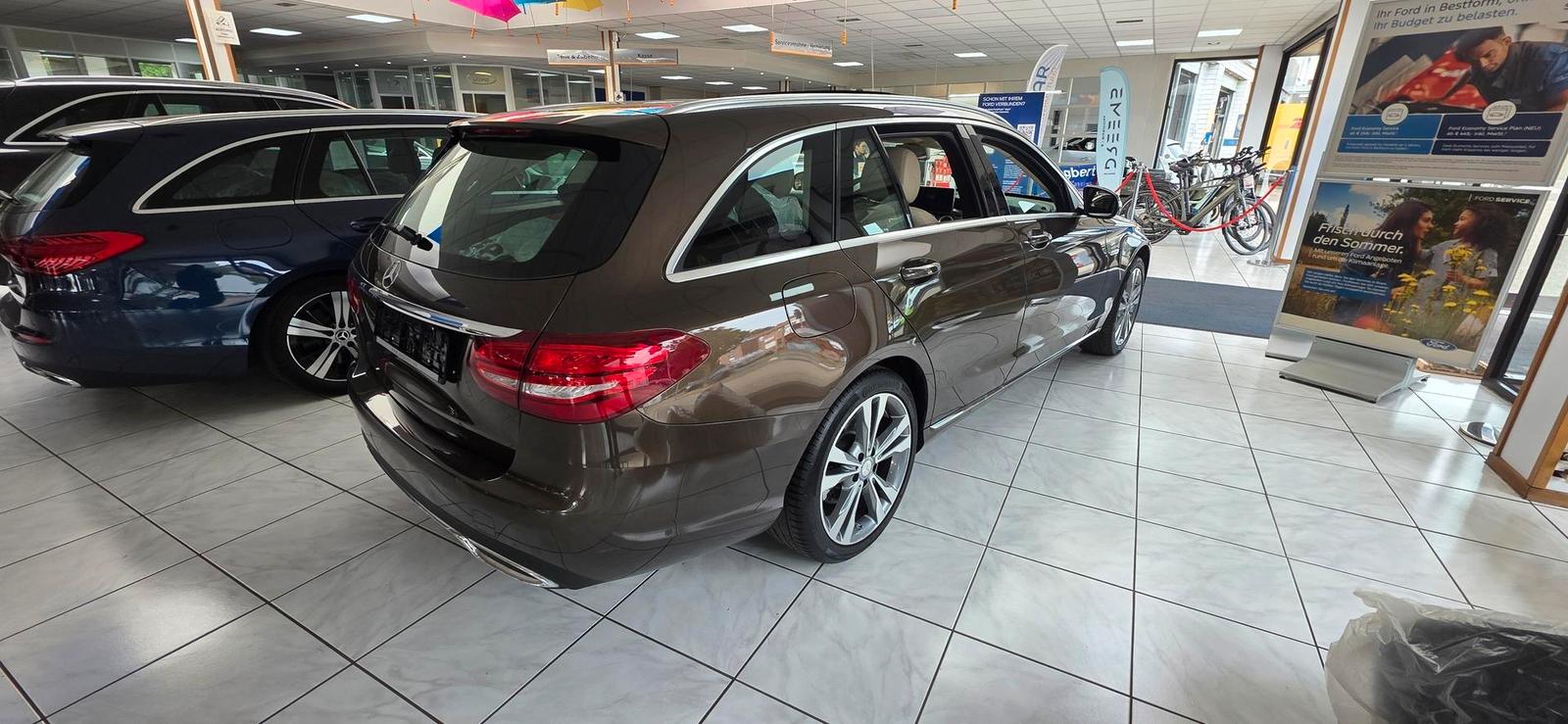 Mercedes-Benz C 220 7G-TRONIC Avantgarde Pano Navi Standheizun