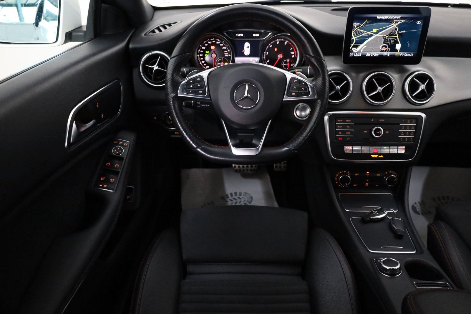 Fahrzeugabbildung Mercedes-Benz CLA 200 SB AMG Line TLeder,Navi,LED,SH,PDC,SR+WR