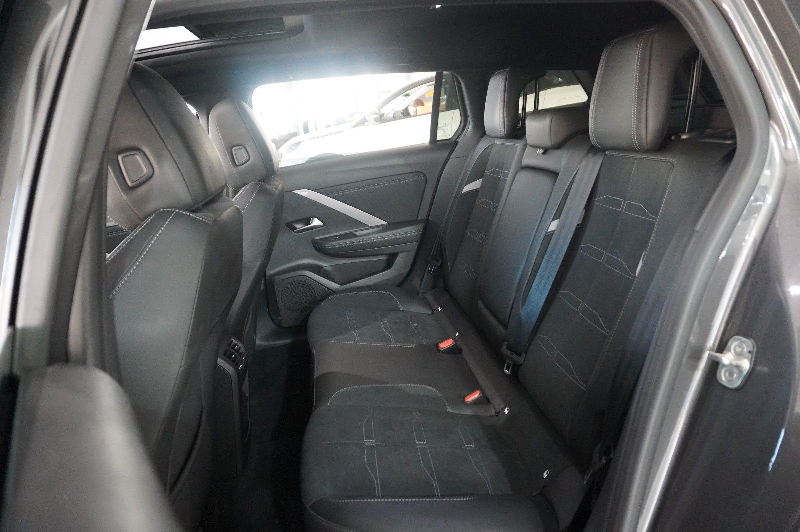 Fahrzeugabbildung Opel Astra L ST 1.2T GS SPORT NAVI/LED/360°/PANO/HUD