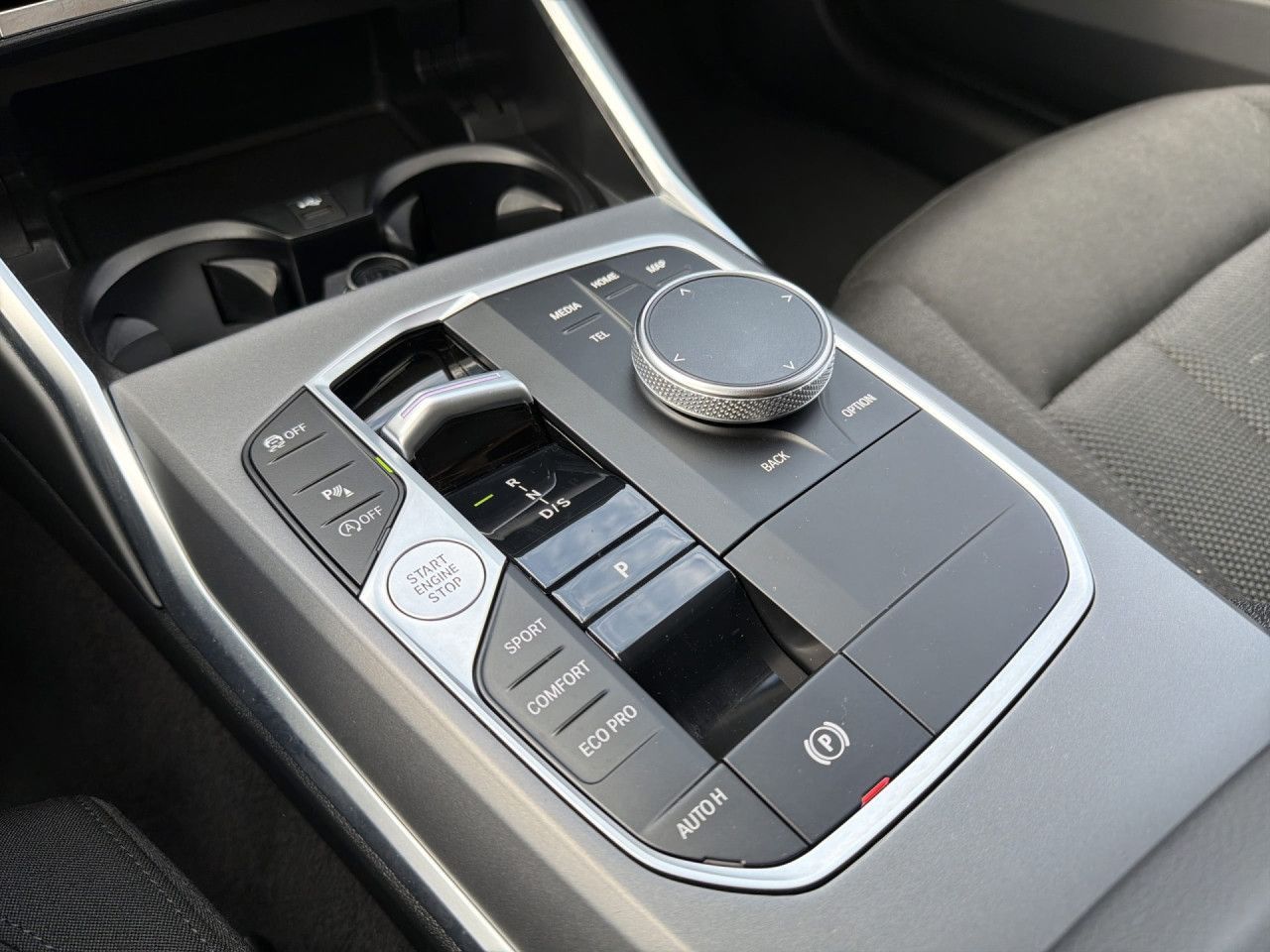 BMW 318i Touring Aut. LivePlus,DrivingAss,Kam,HiFi foto 13