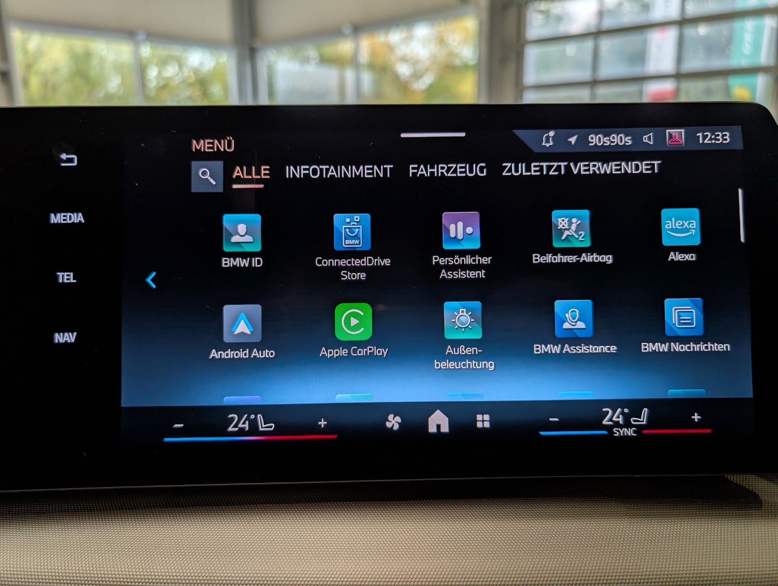 Fahrzeugabbildung BMW 218 Active Tourer d AHK Pano Cam Travel-Paket