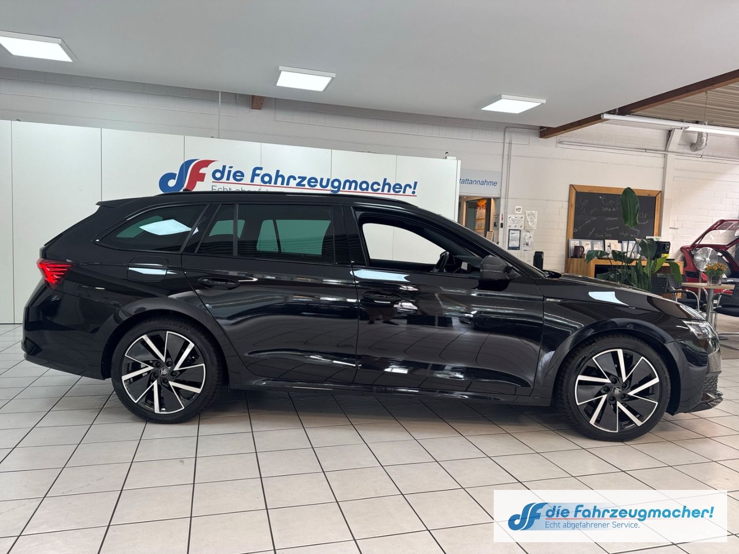 Fahrzeugabbildung SKODA Octavia Combi 2.0 TDI 110 kW Sportline Sportpake