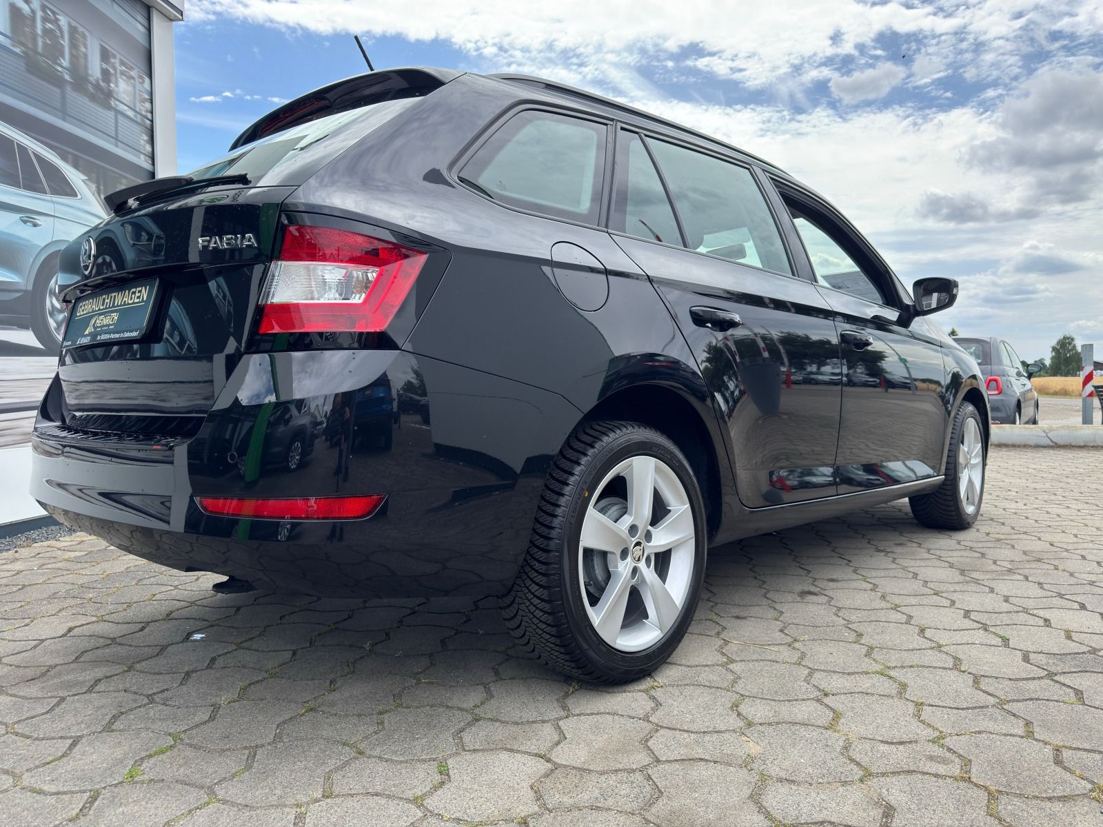 Fahrzeugabbildung SKODA Fabia Combi 75PS 5-Gang*SHZ*PDC
