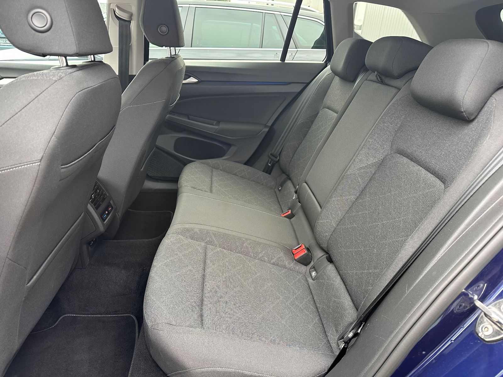 Fahrzeugabbildung Volkswagen Golf Variant 2.0 TDI Life NAV+LED+ACC+PP+SHZ