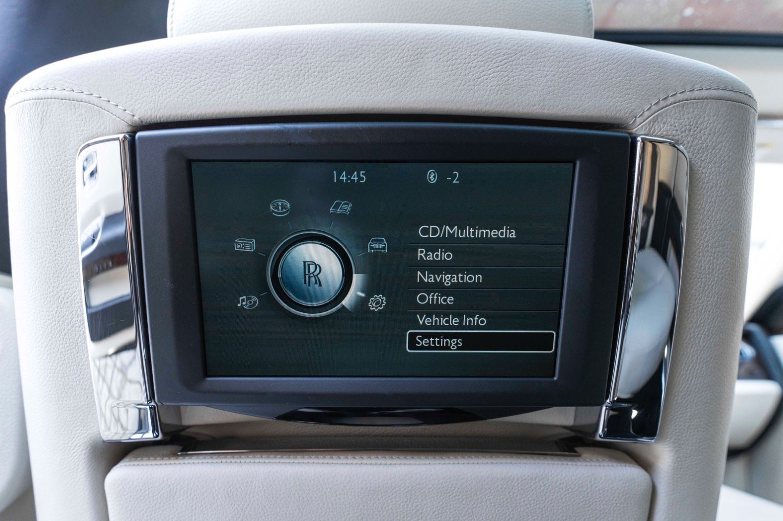 Fahrzeugabbildung Rolls-Royce Ghost V12 TWO TONE FACELIFT STERNHIMMEL KÜHLBOX