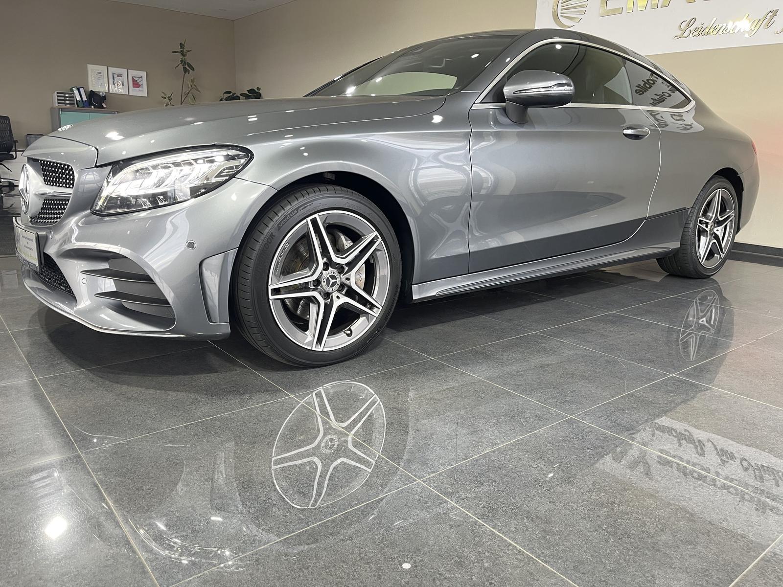 Mercedes-Benz C 180 Coupe Amg Line //Navi/LED/Alcantara/R.Kam.