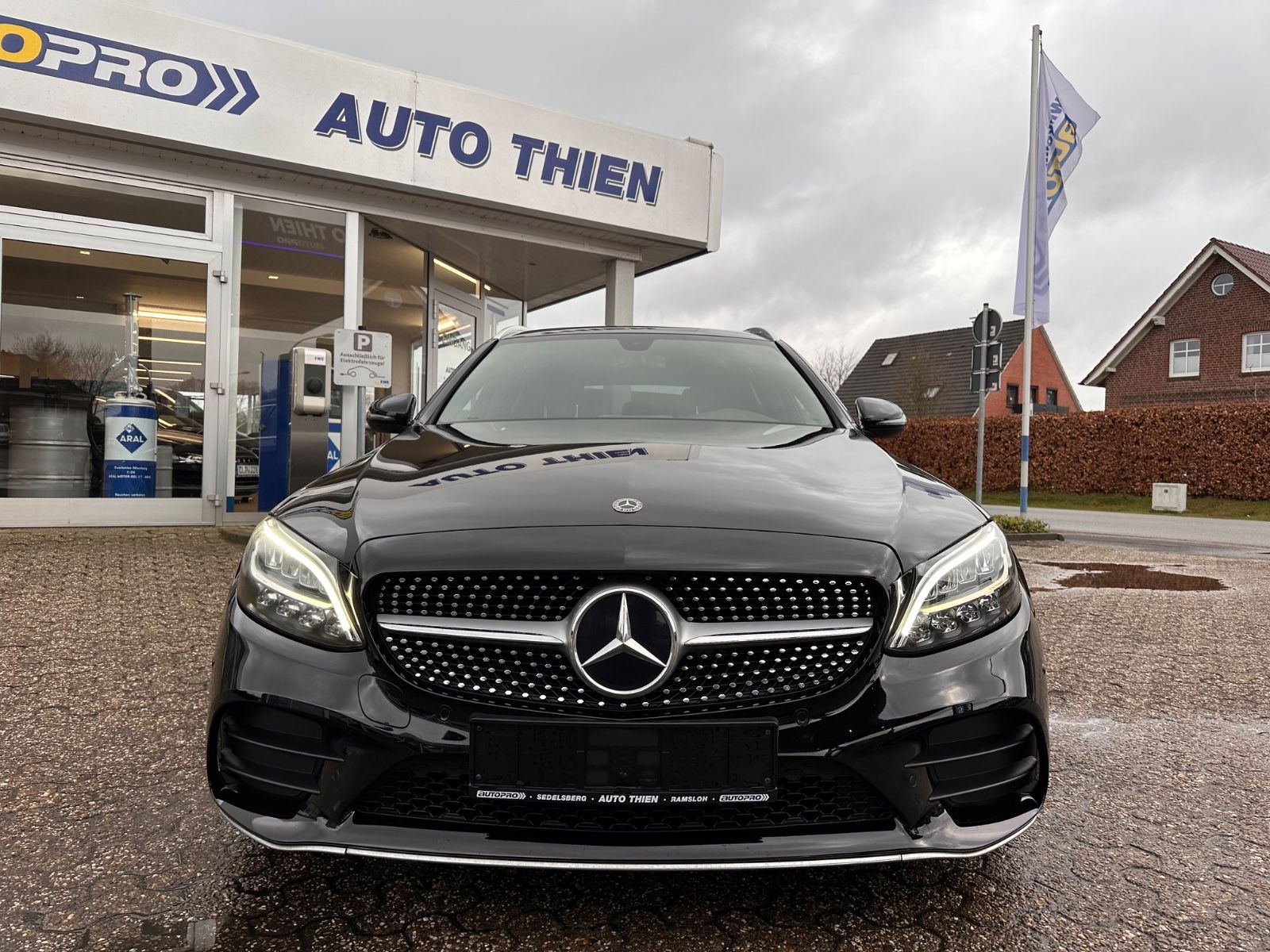 Fahrzeugabbildung Mercedes-Benz C 220 d T-Modell AMG Line Autm. LED/Navi/GRA/PDC