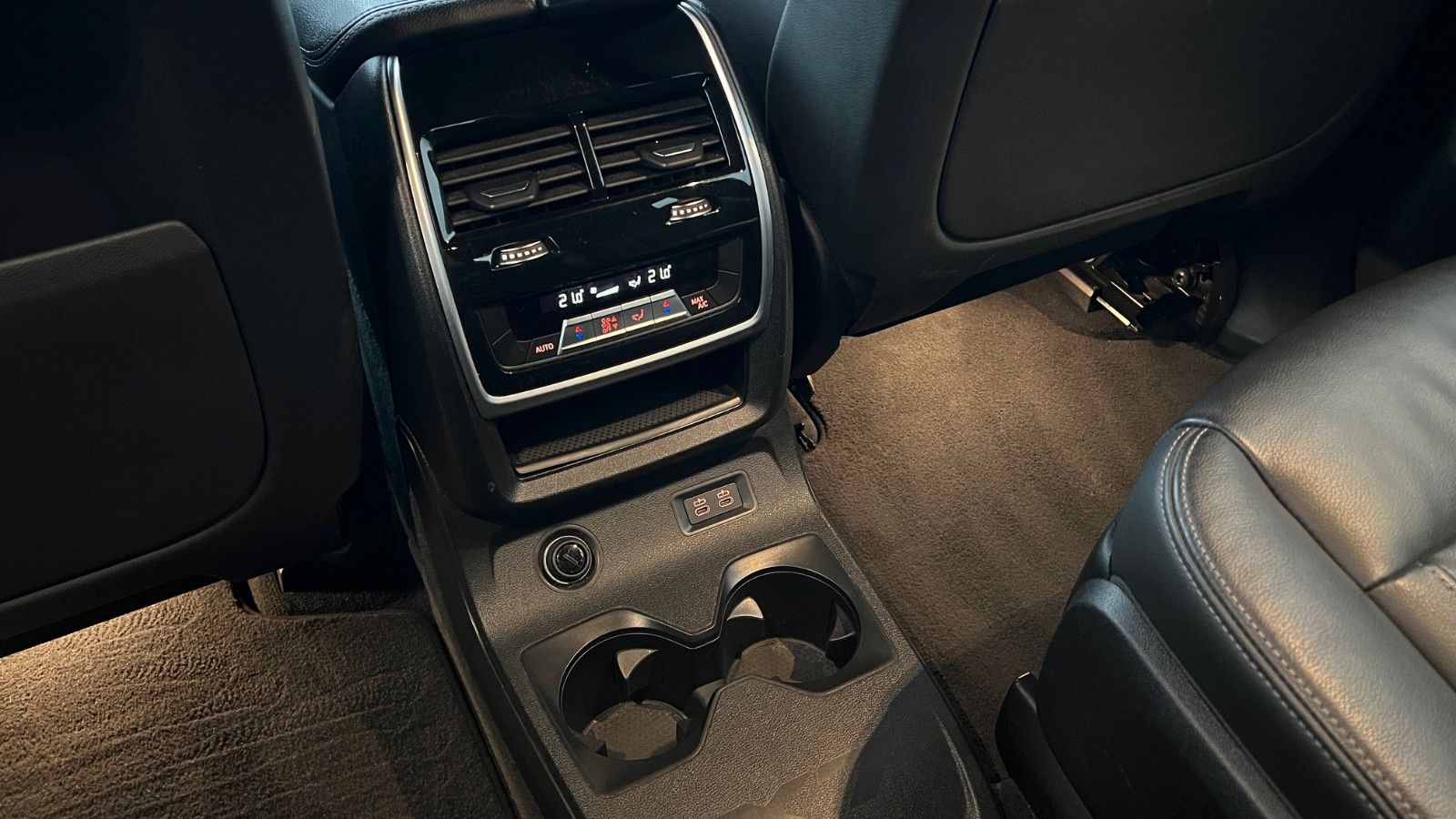 Fahrzeugabbildung BMW X7 M50 d *H/K*360°*PANO*AHK*M-Paket*HUD*Mietkauf