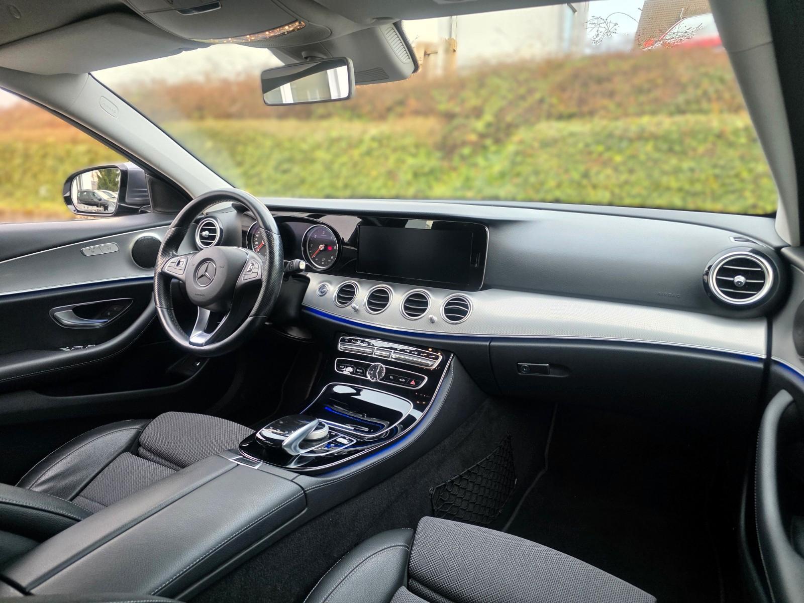 Mercedes-Benz E 220D T AUTOMATIK*LED*RFK*BSA*NAVI*GRA*PDC*SHZ