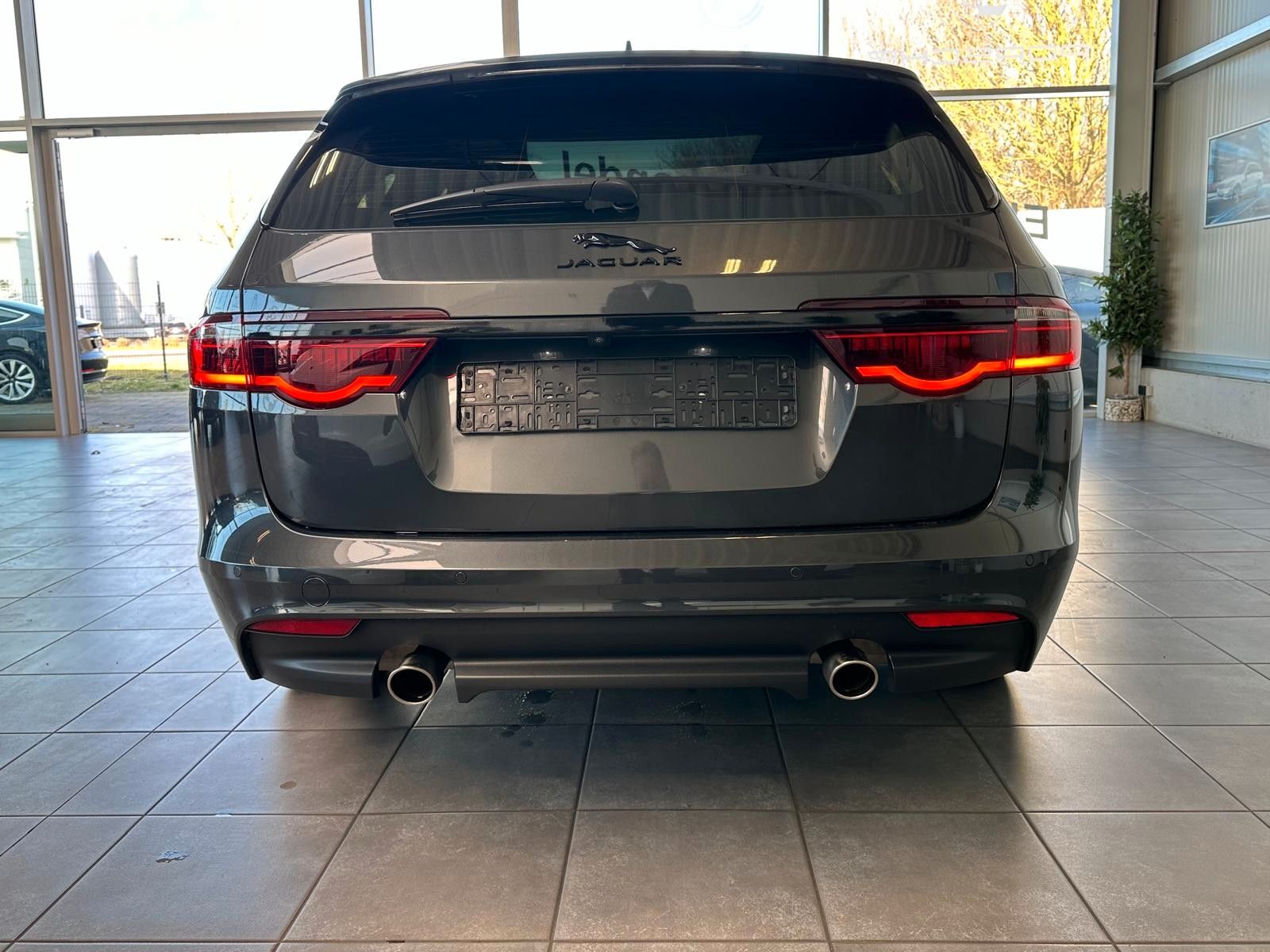 Fahrzeugabbildung Jaguar XF Sportbrake R-Sport/Panodach/E-Sitze/Top!