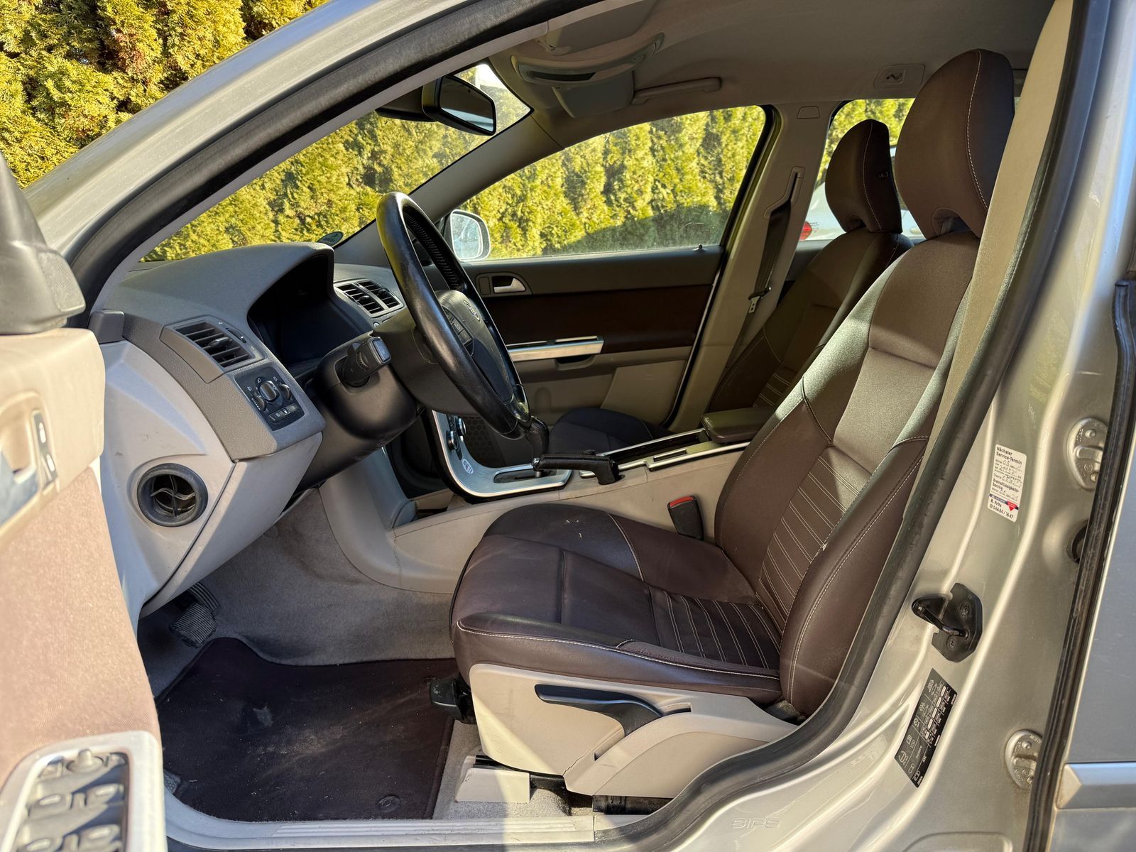 Fahrzeugabbildung Volvo V50 2.0D Aut. Momentum TEMP+KLIMA+MFL+T-LEDER