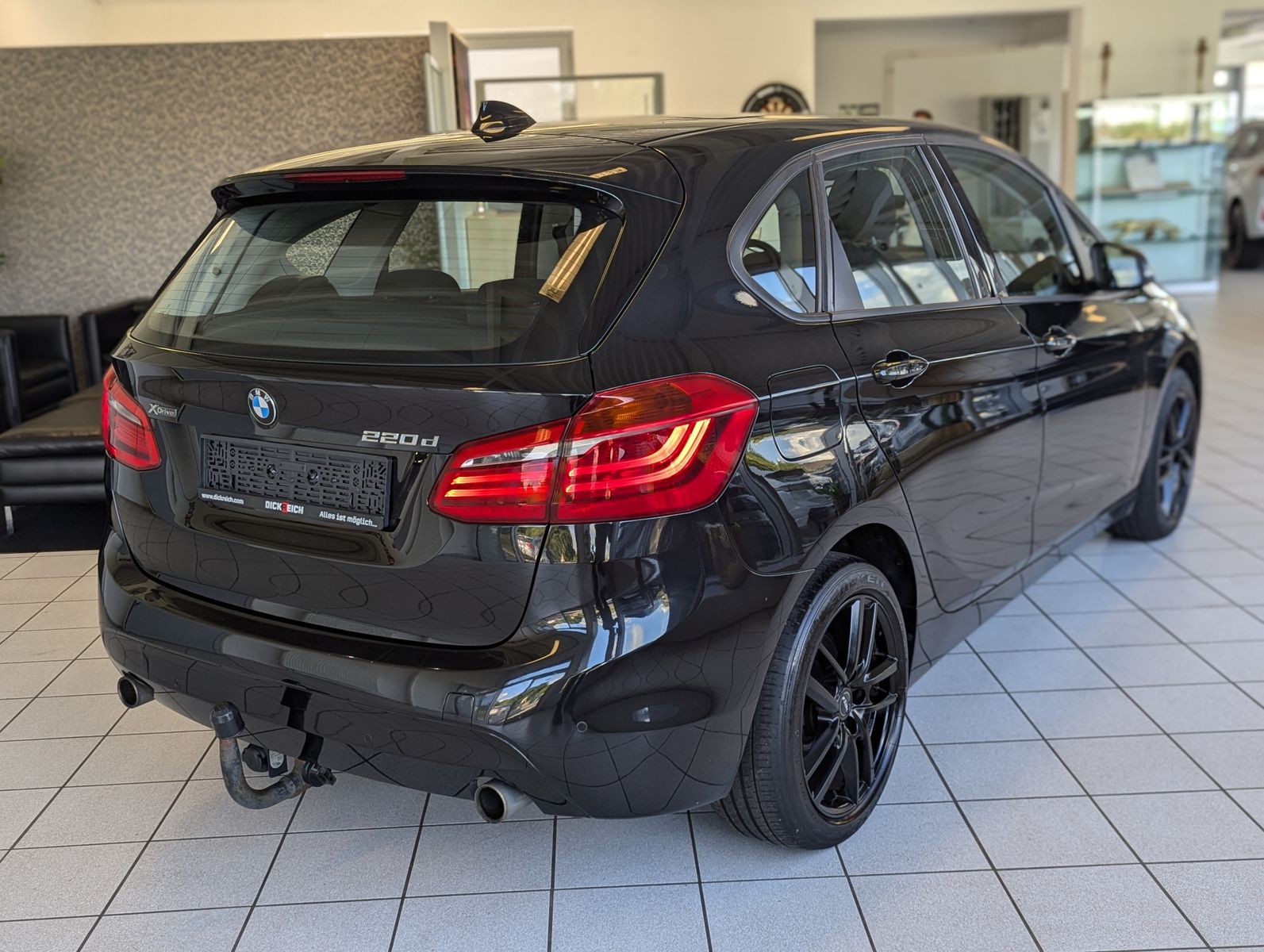 BMW 220 Active Tourer d xDrive LED Pano Navi SHZ AHK - Image 7