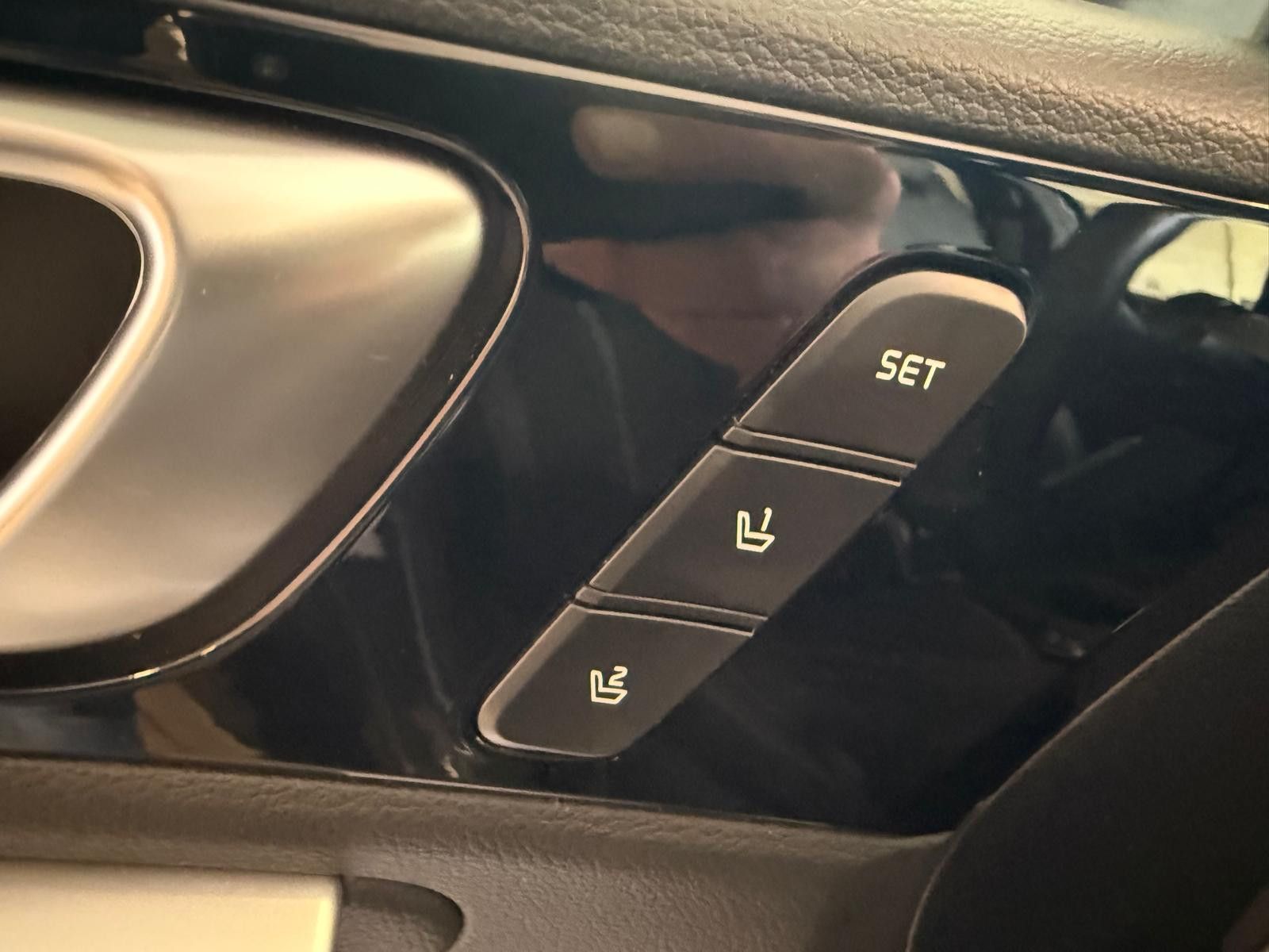 Fahrzeugabbildung Kia XCeed Black Xdition/WENIG KM/PANO/CARPLAY/SOUND