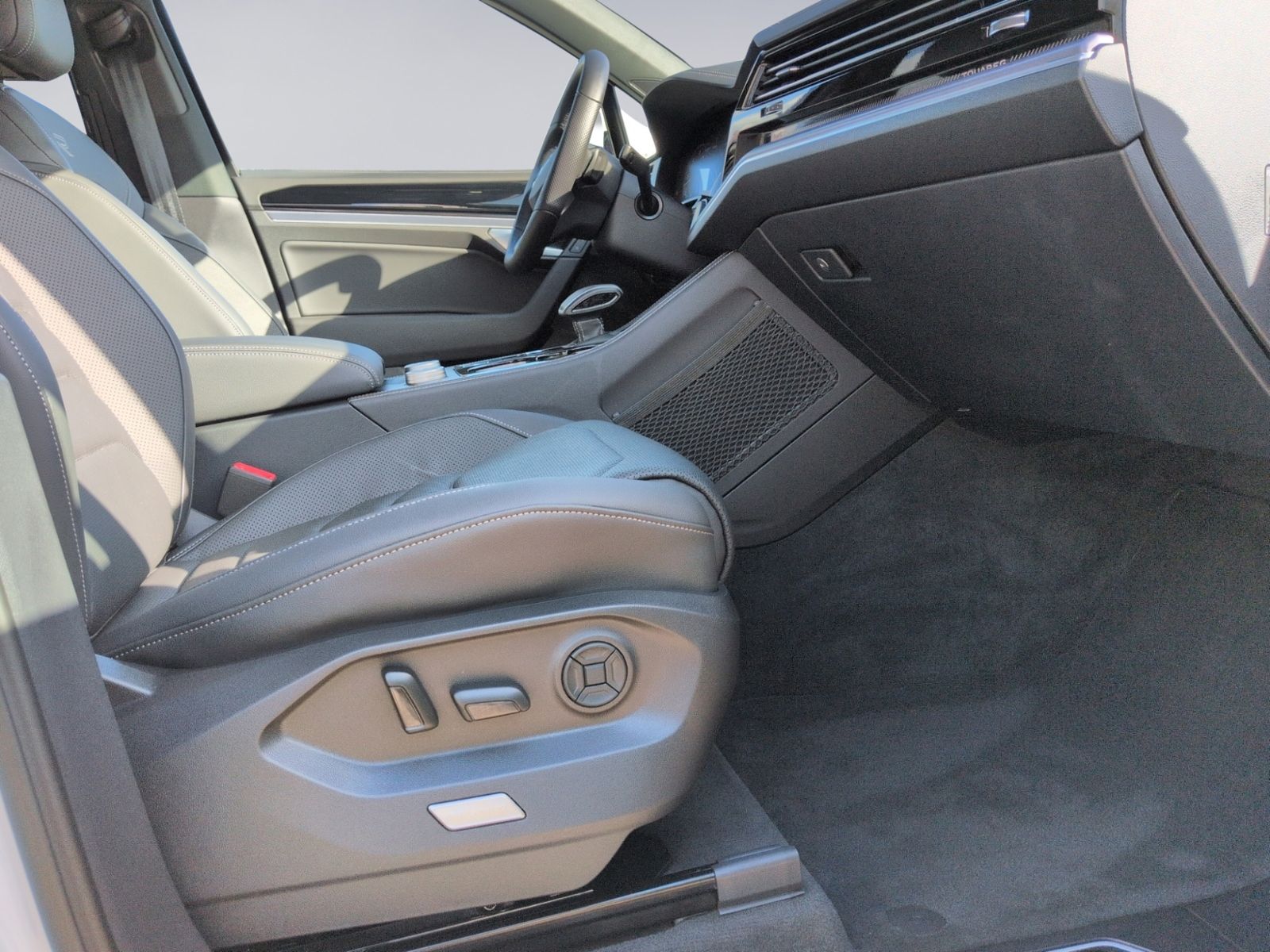 Touareg 3.0 TDI 4M tiptr. R-Line STHZ+LUFT+