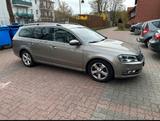 Volkswagen VW Passat  Unfallfrei, wenig Kilometer - Volkswagen Passat aus 2012: Kombi