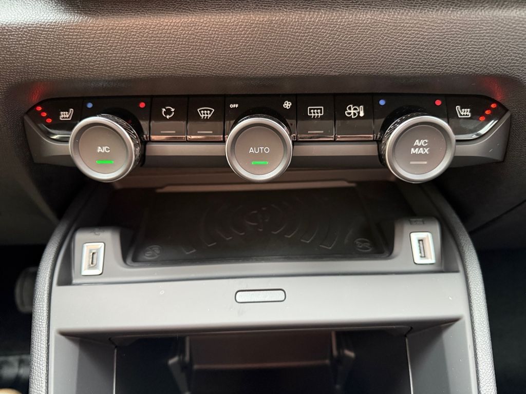 Fahrzeugabbildung Citroën C4 Hybrid 136 ë-DSC6 MAX