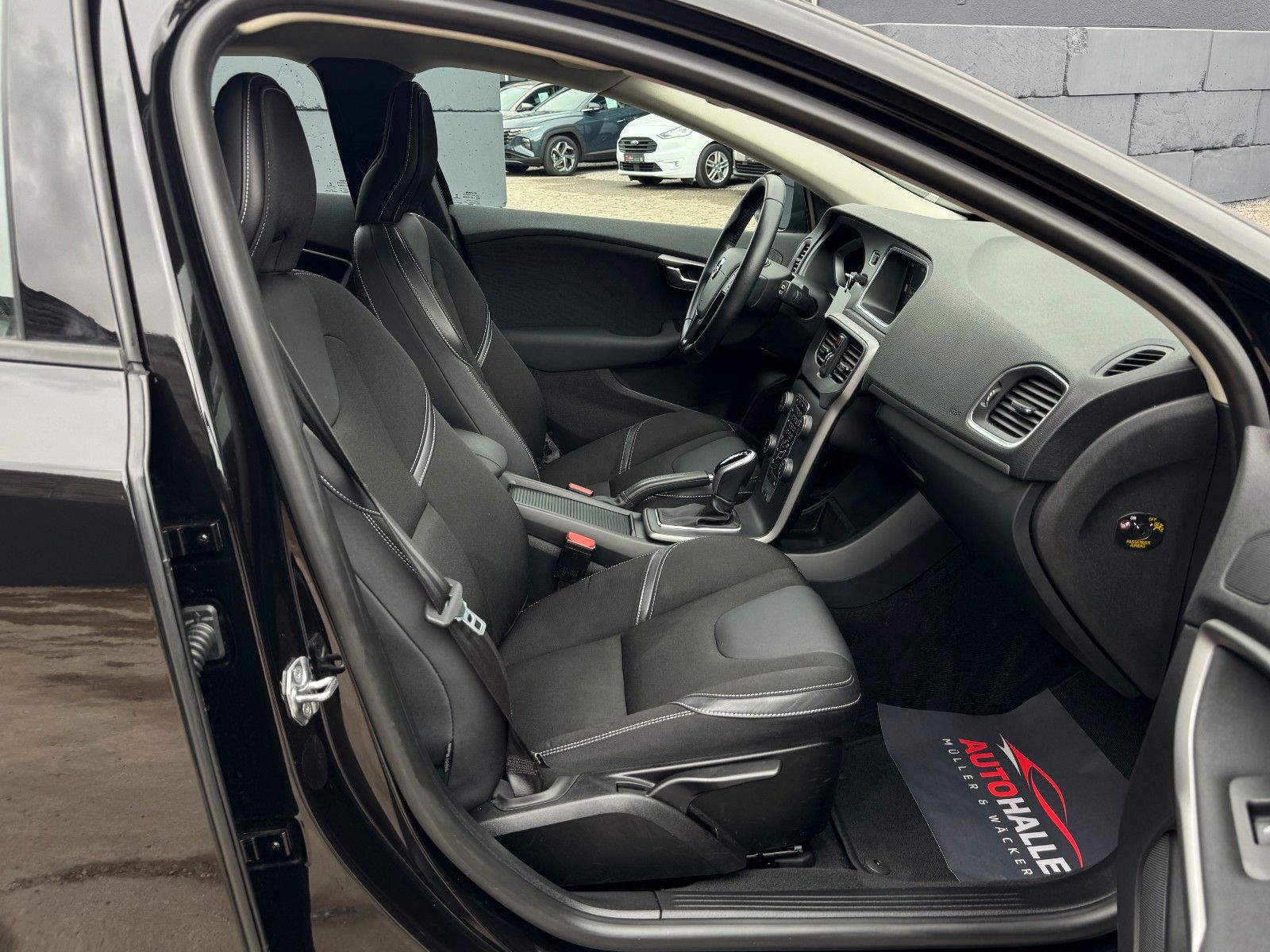 Fahrzeugabbildung Volvo V40 1.5 112kw/152ps Autom. Kam Temp Navi Sensus