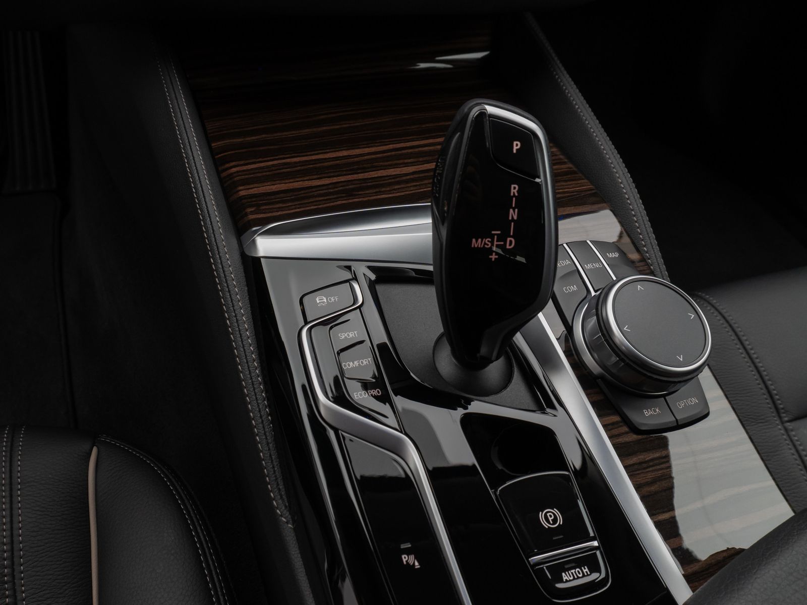 Fahrzeugabbildung BMW 520d Luxury Line Kamera DAB H/K DisplKey Alarm