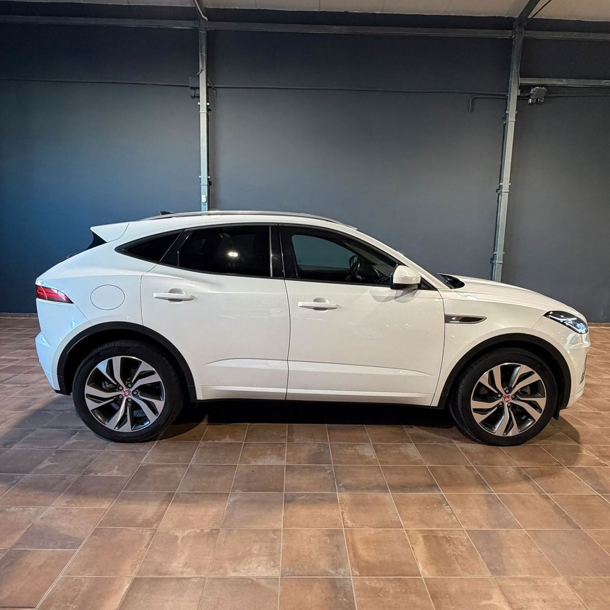 Jaguar JAGUAR E-PACE 2.0d 163cv TETTO PANORAMICO imagem 2
