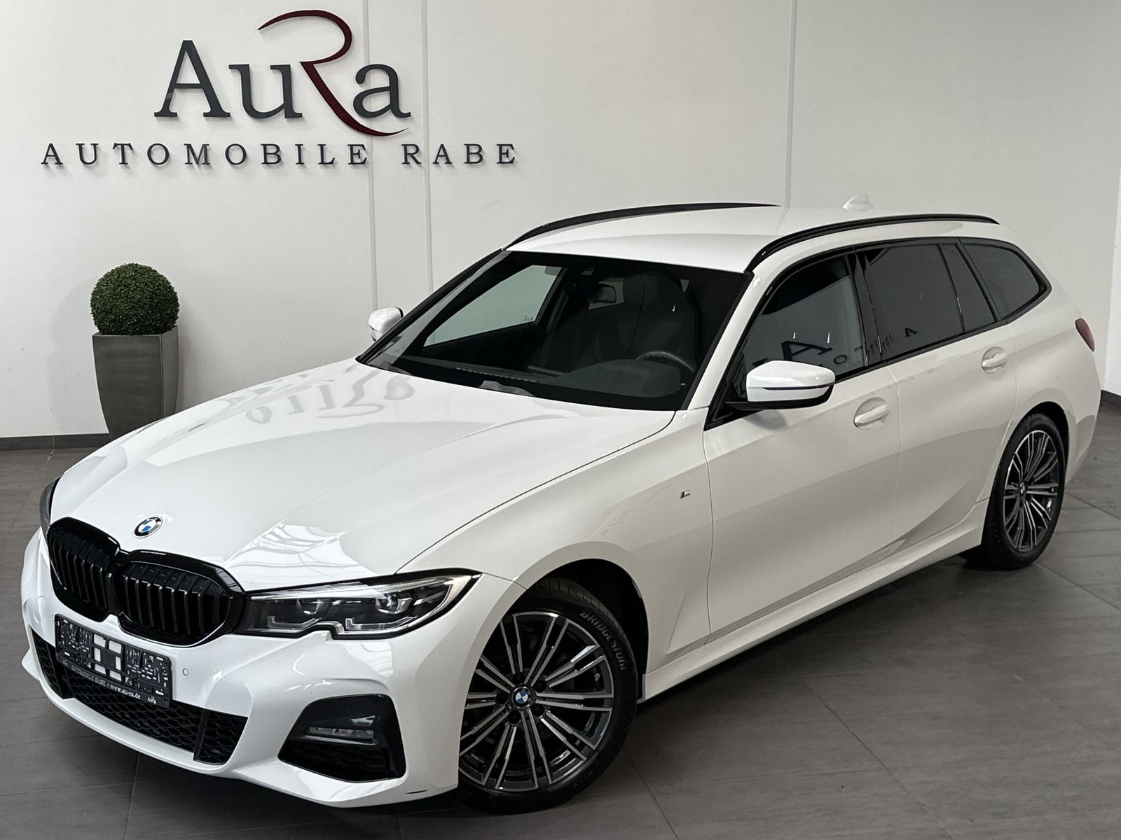 Fahrzeugabbildung BMW 320d Touring M-Sport NAV+LED+HARMAN/KARDON+18ZO