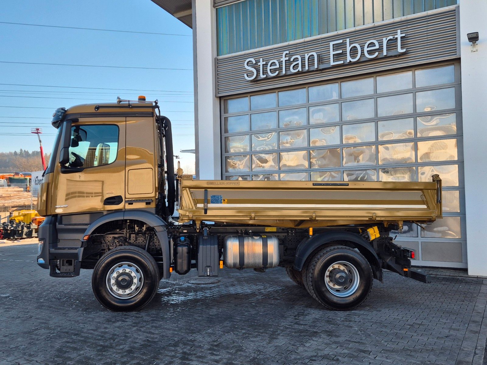 Fahrzeugabbildung Mercedes-Benz Arocs 1836 AK 4x4 Meiller AHK