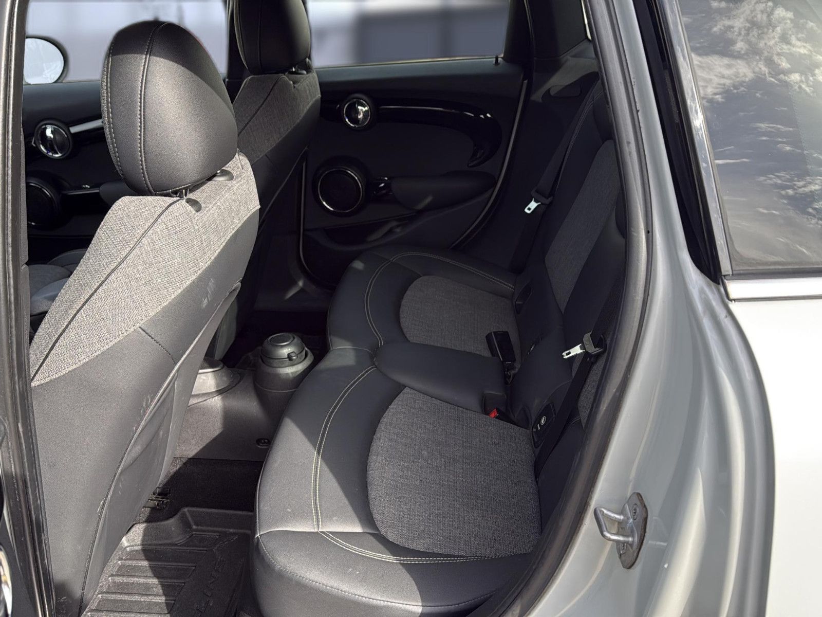 Fahrzeugabbildung MINI COOPER Mini 5-trg. Cooper/ unfallfrei top