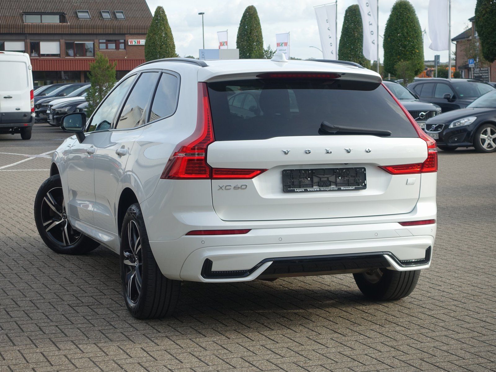 Volvo XC60 T6 AWD R-Design Pano/H&K/AHK/Kamera imagem 3