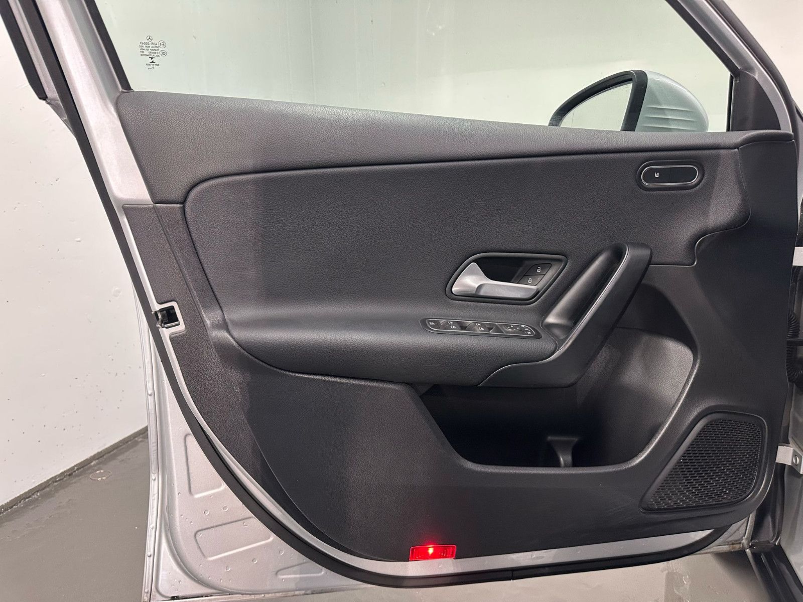 Fahrzeugabbildung Mercedes-Benz A 200 d DCT *DISTRO*AHK*LED*NAVI*BUSINESS*SH