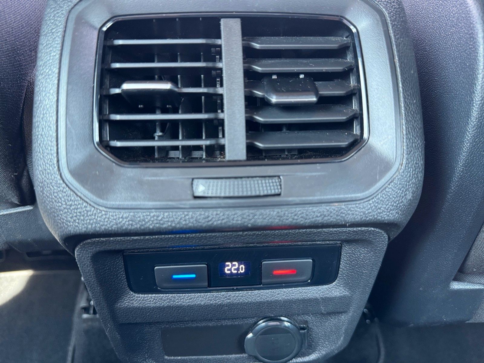 Fahrzeugabbildung Volkswagen Tiguan Life ACTIVE 1.5 TSI