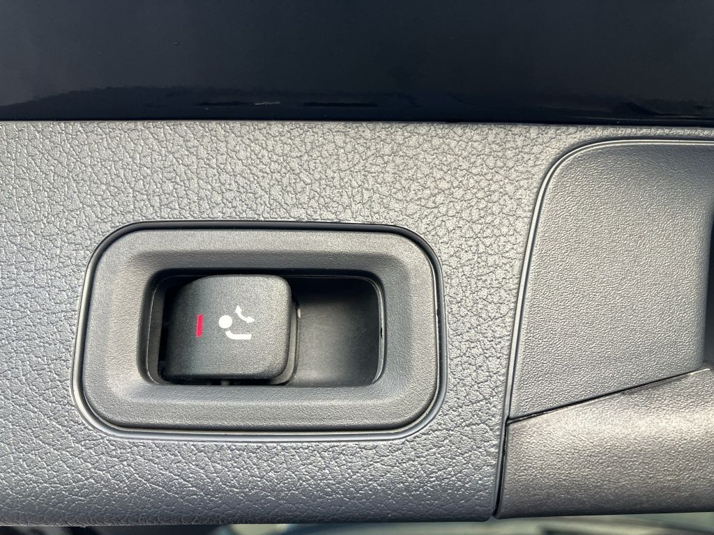 Fahrzeugabbildung Mercedes-Benz GLB 200 AMG*NIGHT*AHK*PANO*DISTR*MEMO*KEYL*MULTI