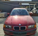 BMW 323i - - BMW 323 mit Benzin-Antrieb: Limousine, Automatik