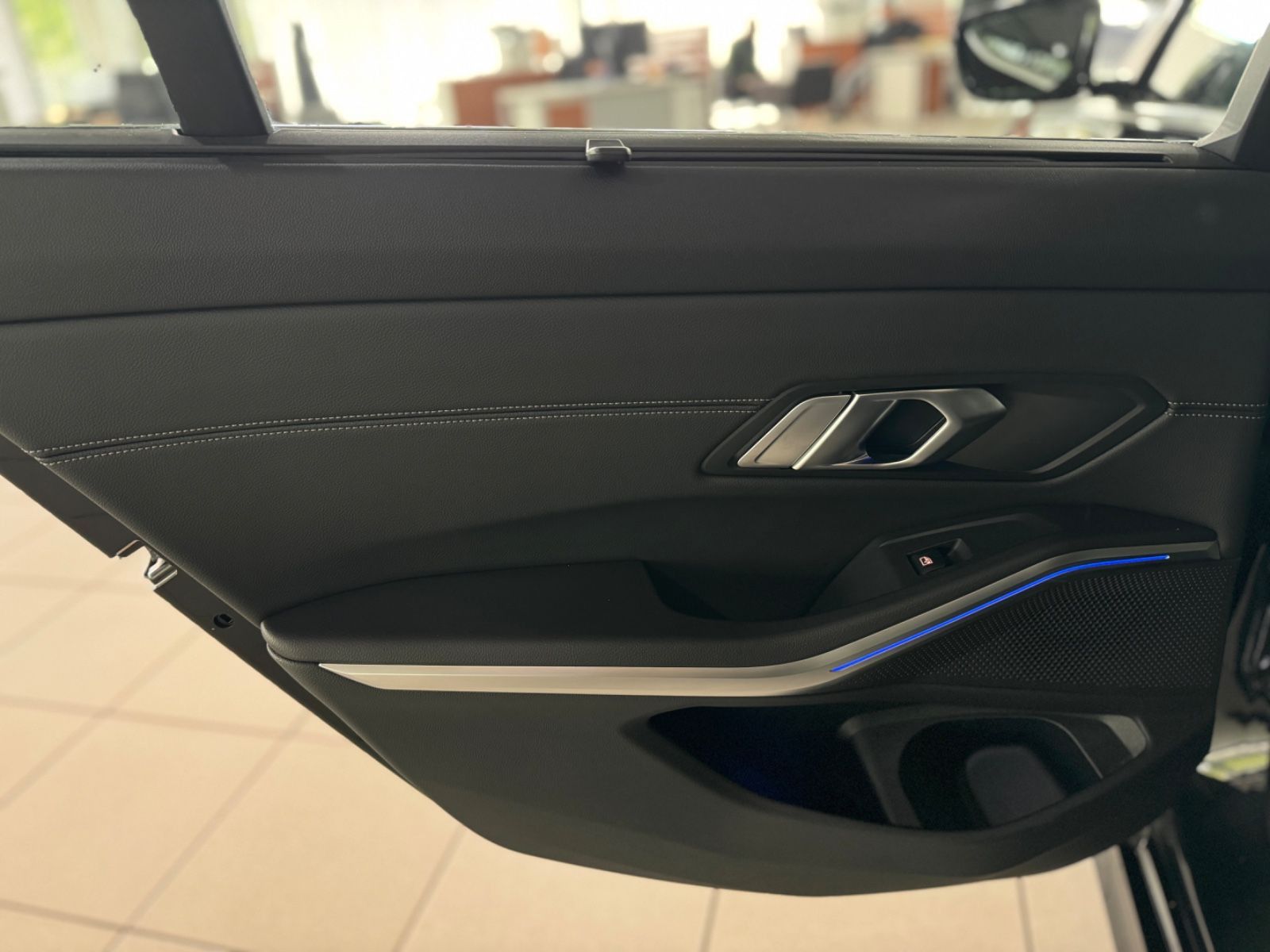 Fahrzeugabbildung BMW 330d xD Sport Line Panorama Kamera HUD DAB HiFi