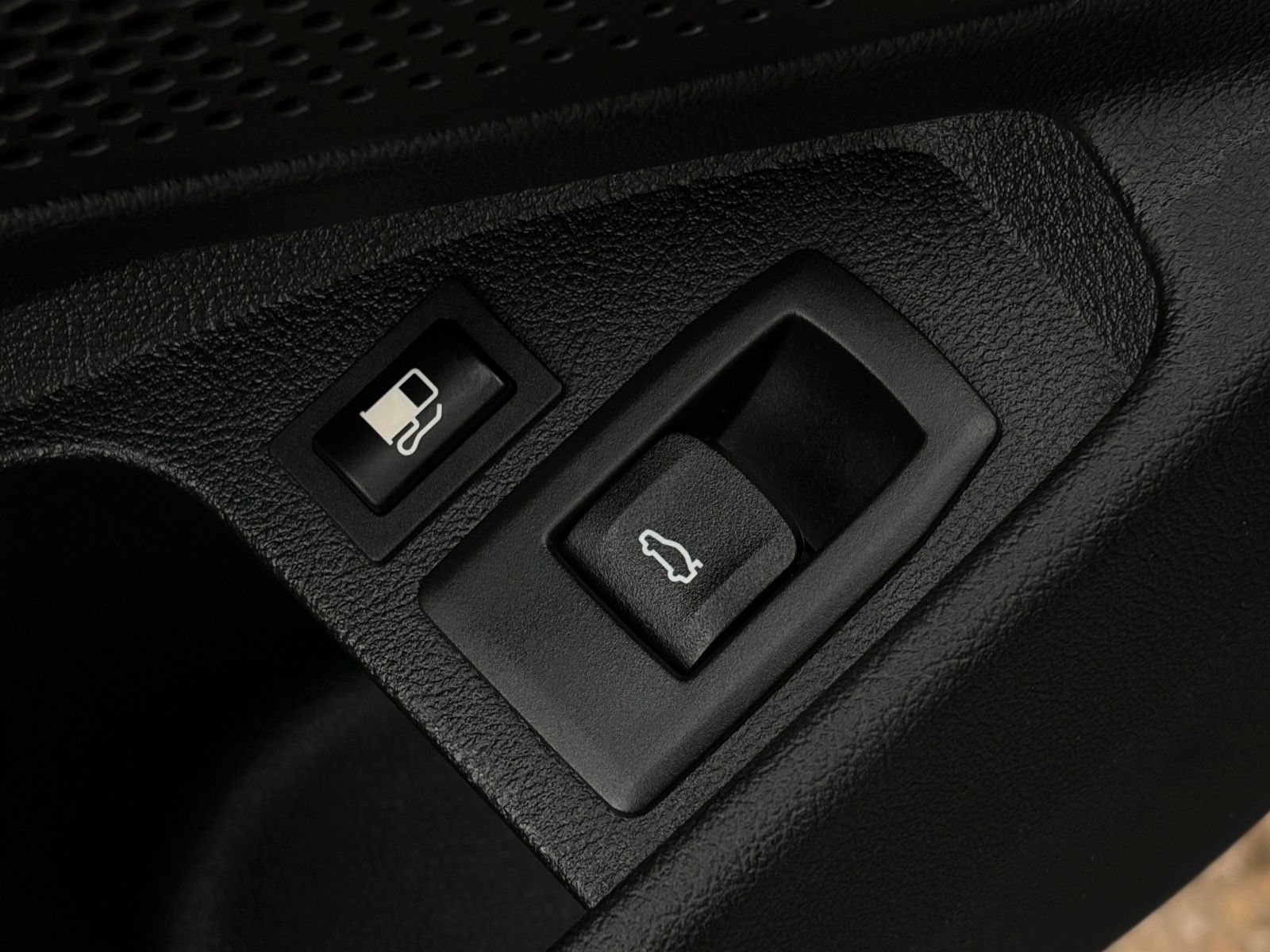 Fahrzeugabbildung BMW 330e Touring ACC HuD HiFi CAM 3Z-Klima CarPlay